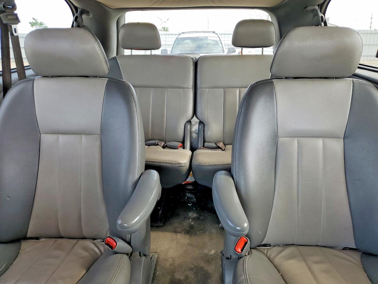 2004 Chrysler Town & Country Touring Silver vin: 2C4GP54L94R518552