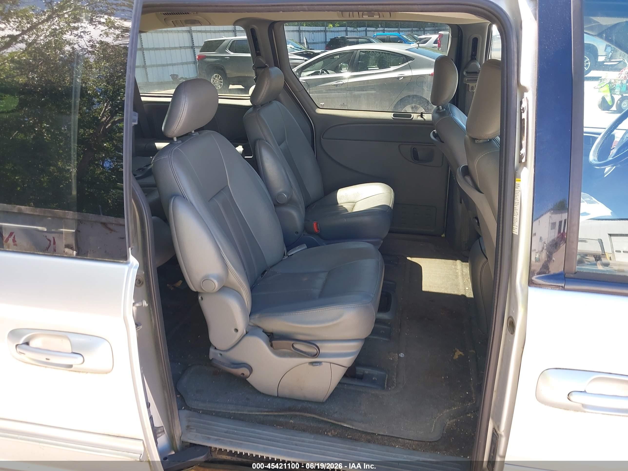 2004 Chrysler Town & Country Touring Серебряный vin: 2C4GP54L94R528823
