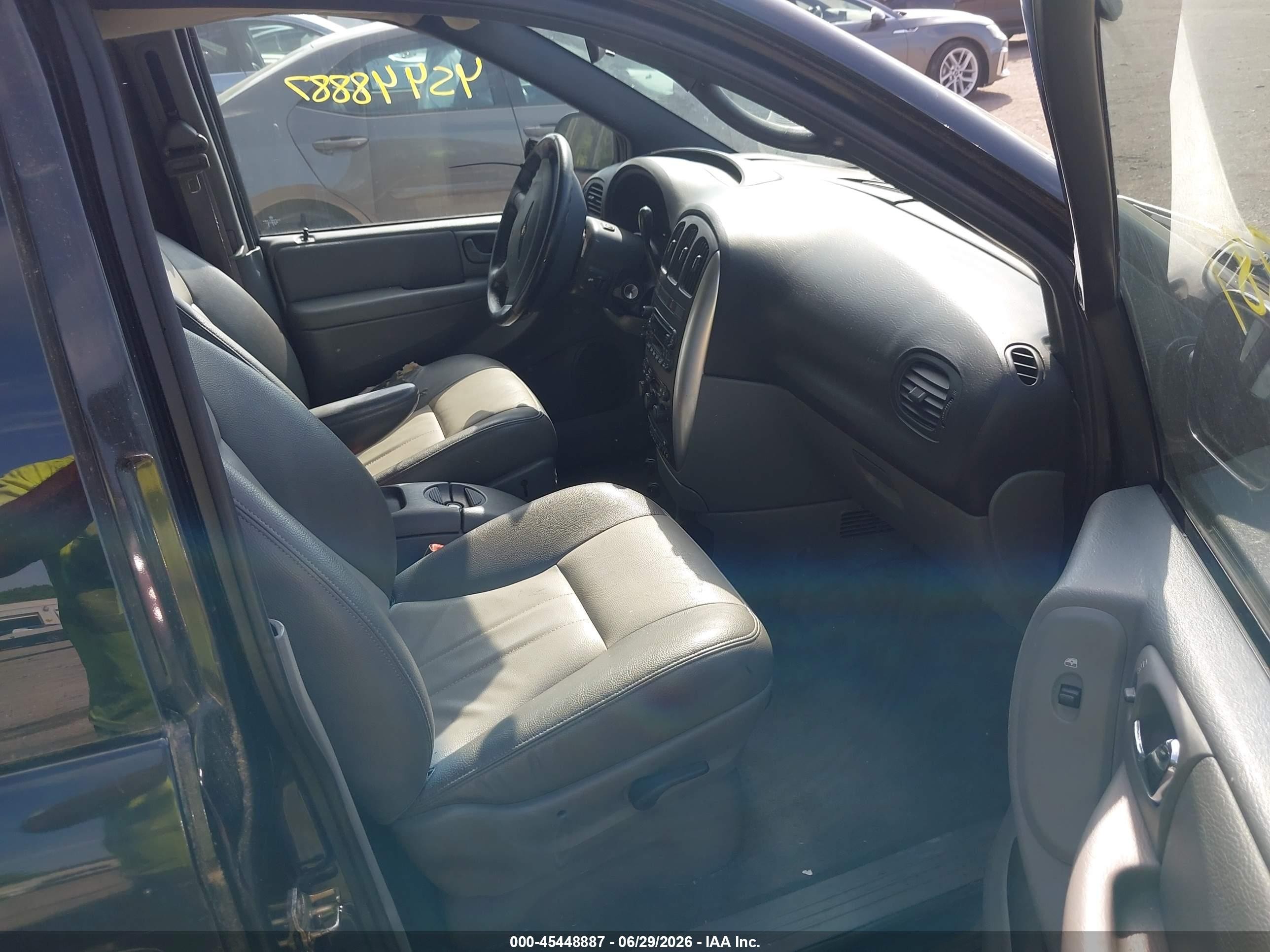 2004 Chrysler Town & Country Touring Black vin: 2C4GP54L94R571574