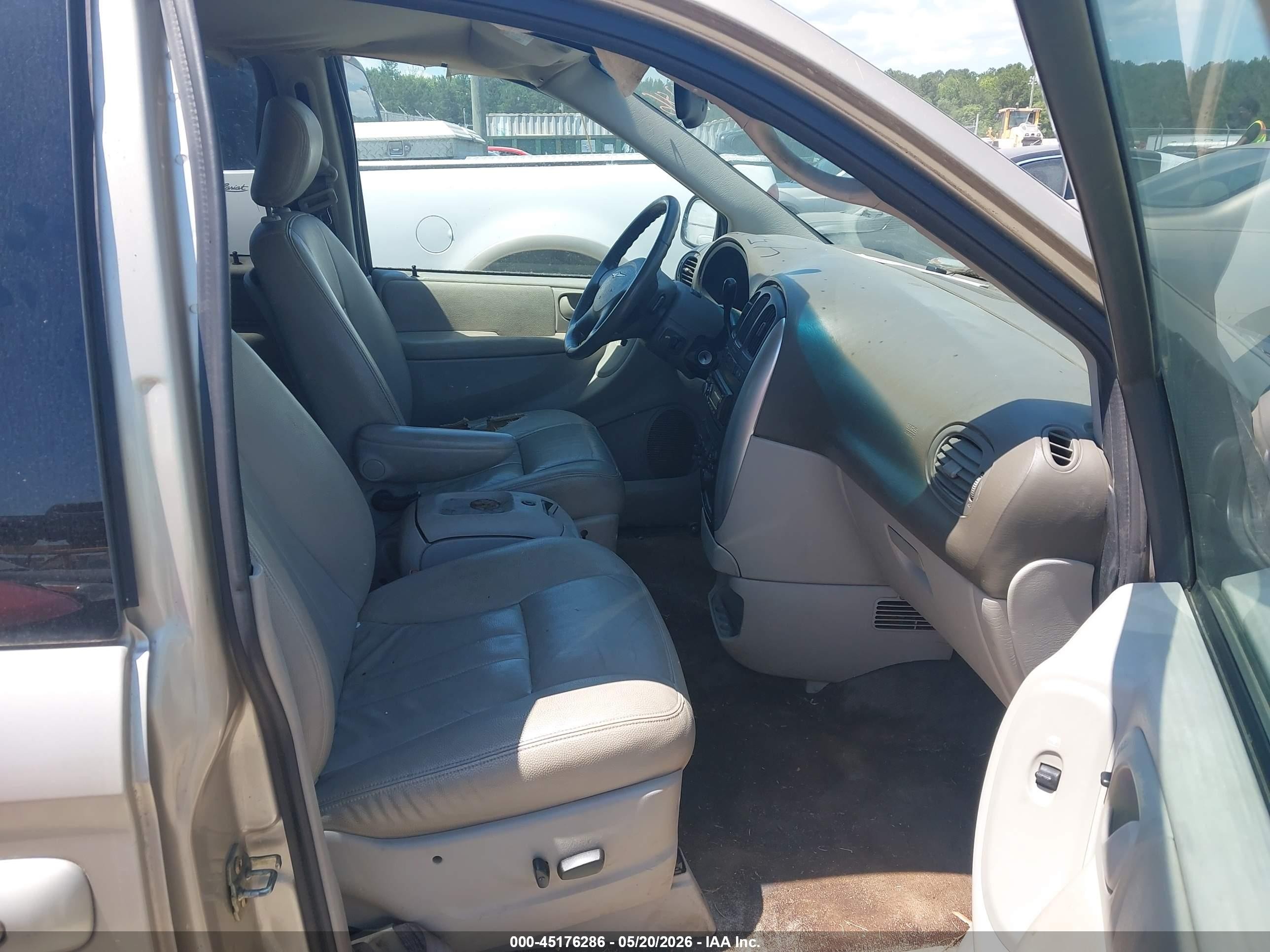 2005 Chrysler Town & Country Touring Gold vin: 2C4GP54L95R313685