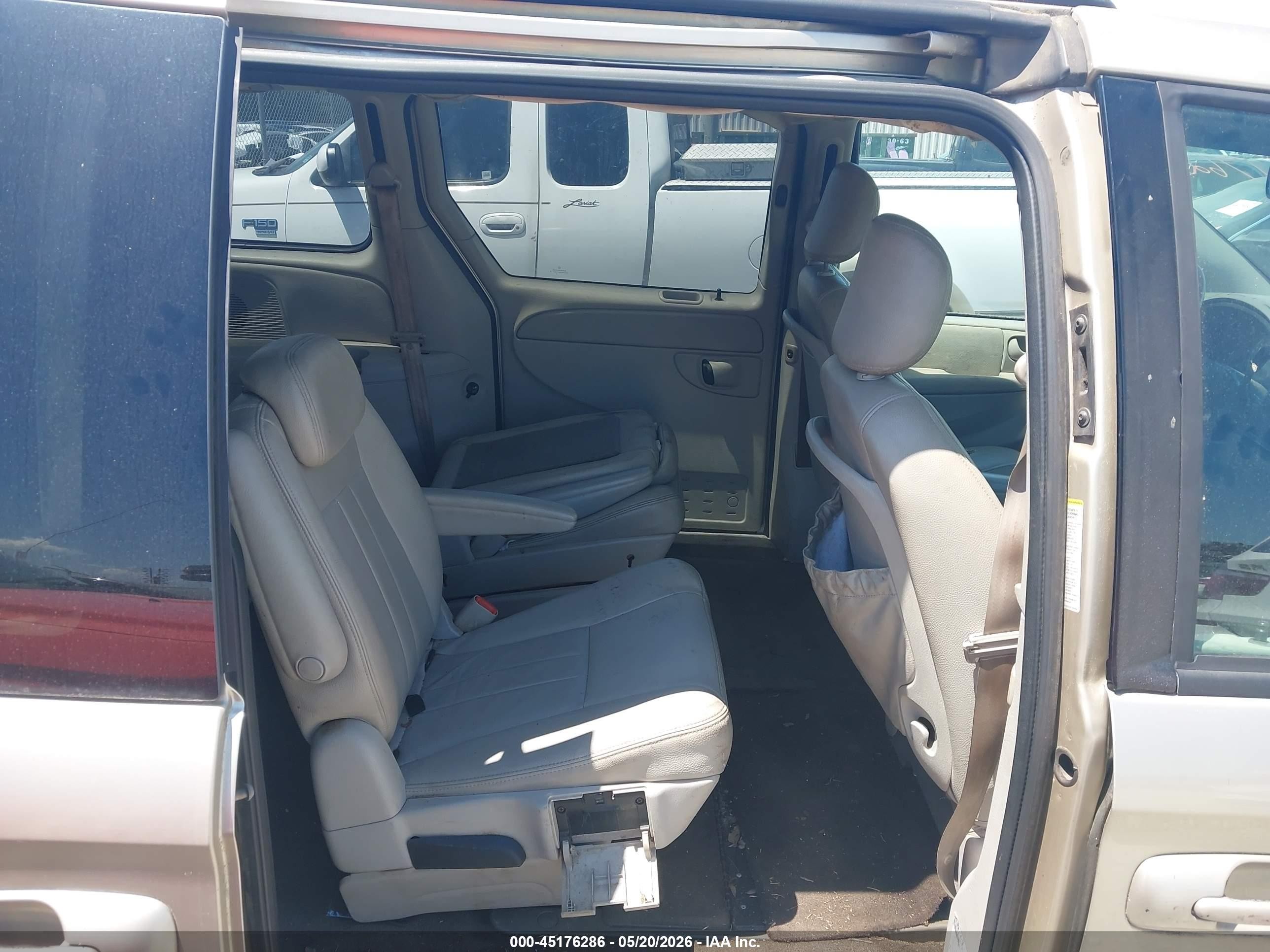 2005 Chrysler Town & Country Touring Gold vin: 2C4GP54L95R313685