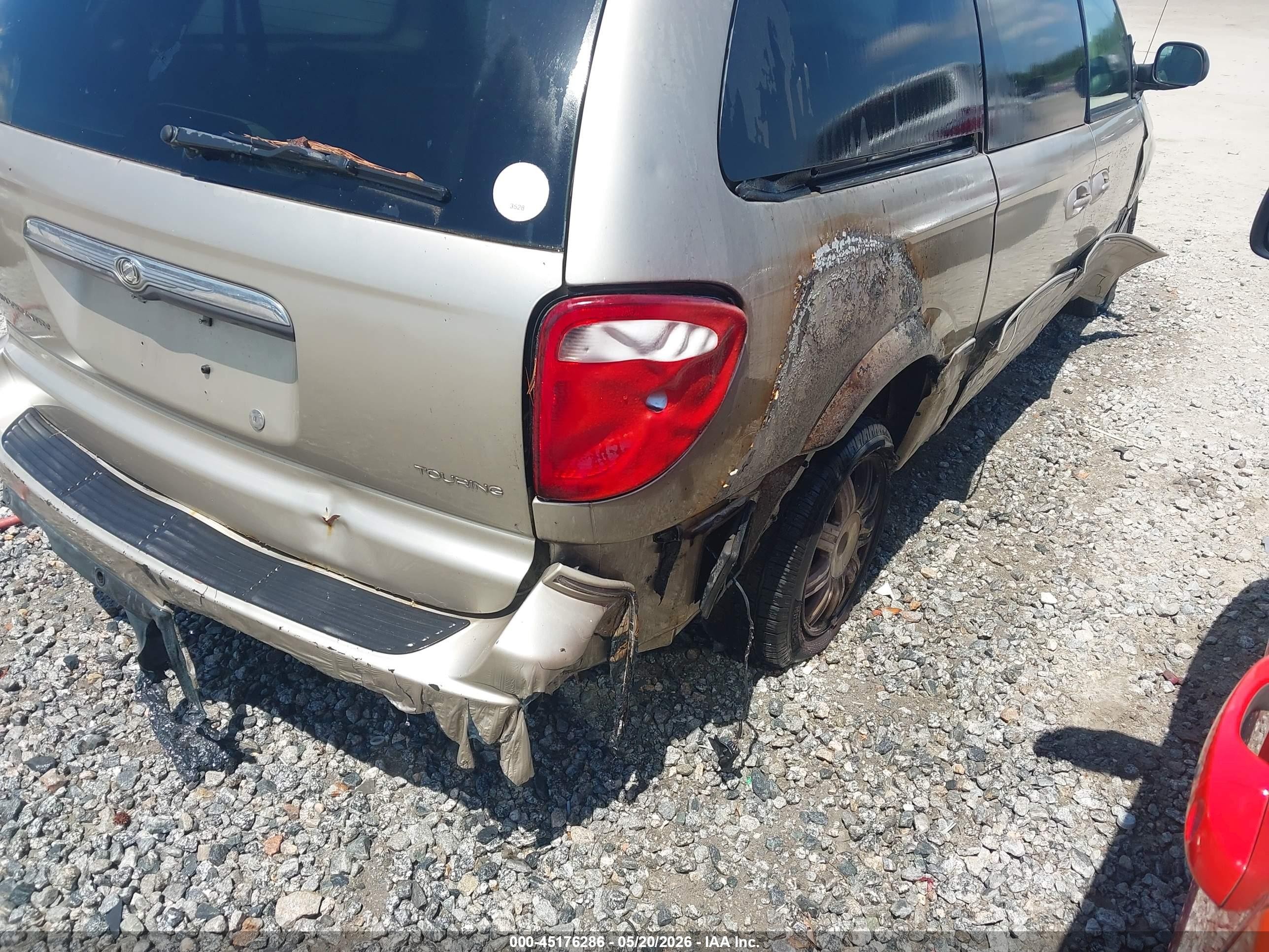2005 Chrysler Town & Country Touring Gold vin: 2C4GP54L95R313685
