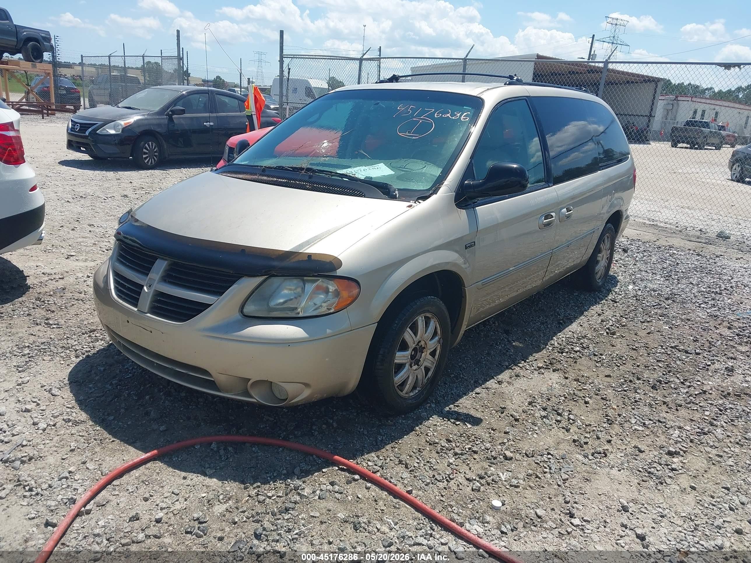 2005 Chrysler Town & Country Touring Gold vin: 2C4GP54L95R313685
