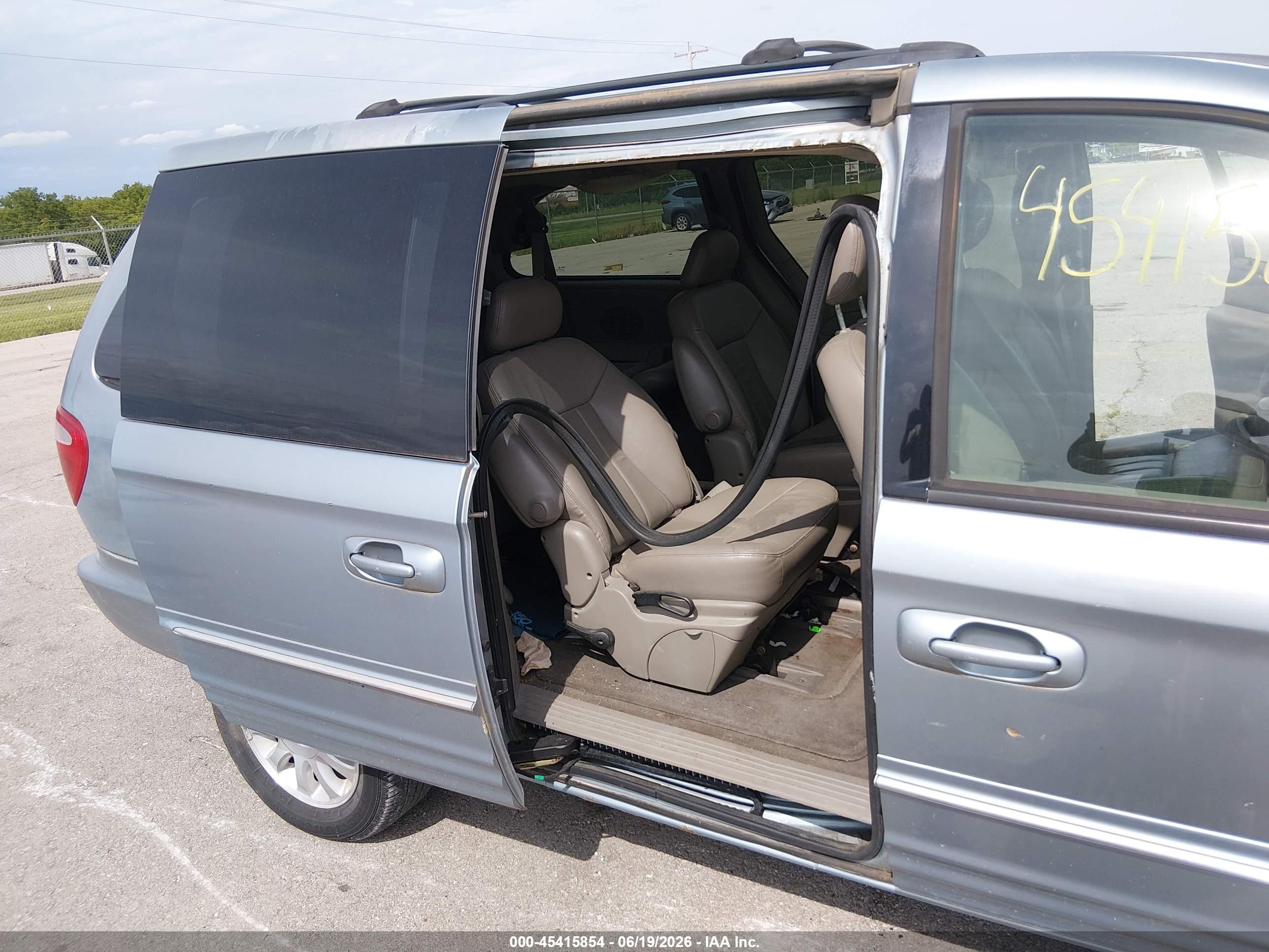 2003 Chrysler Town & Country Lxi Синий vin: 2C4GP54LX3R225113