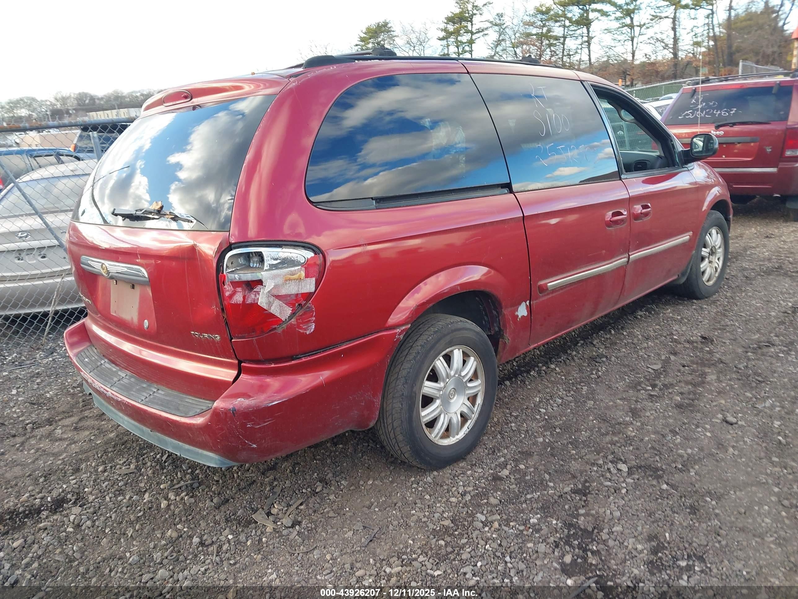 2005 Chrysler Town & Country Touring Красный vin: 2C4GP54LX5R418350