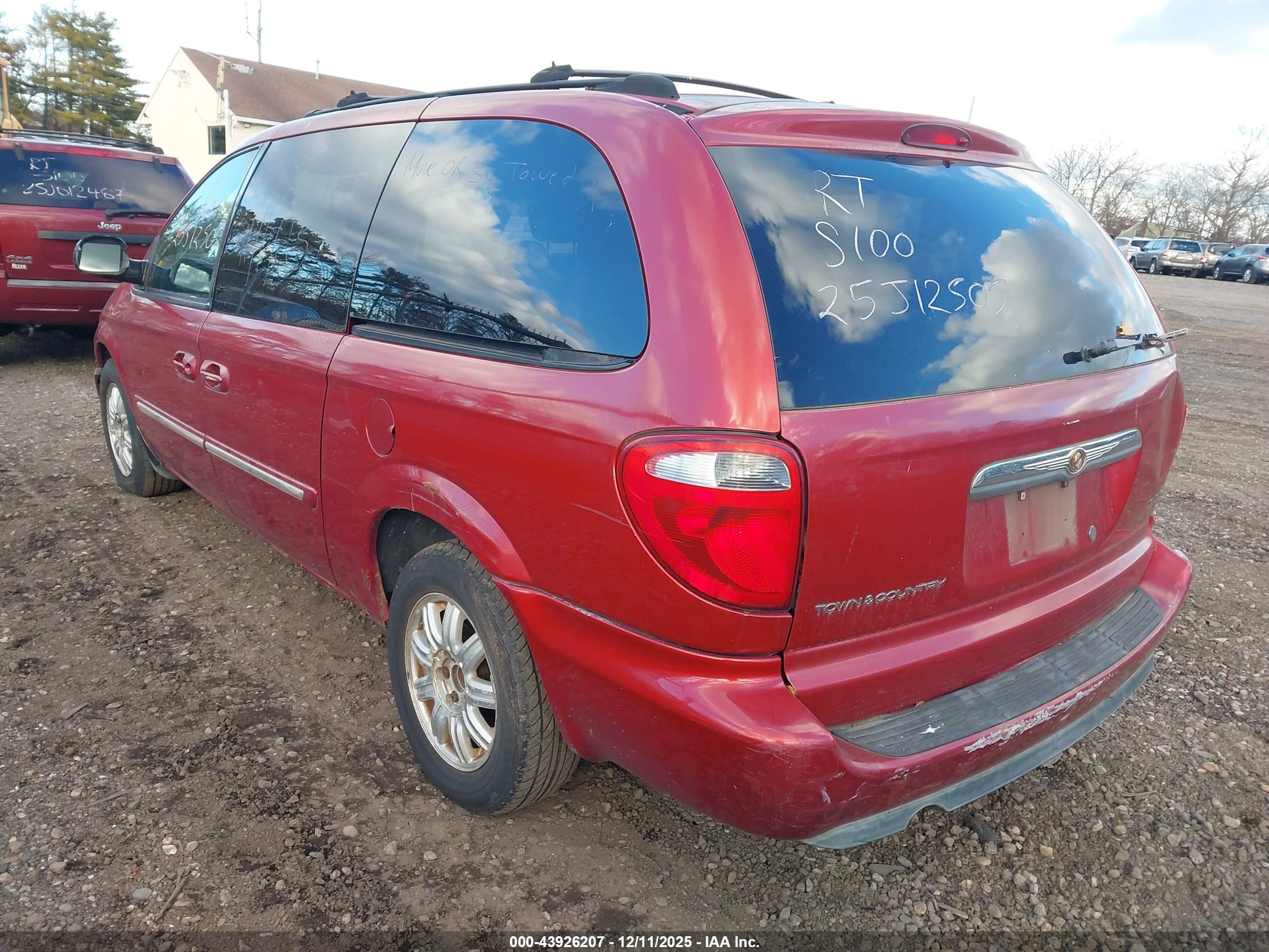 2005 Chrysler Town & Country Touring Красный vin: 2C4GP54LX5R418350
