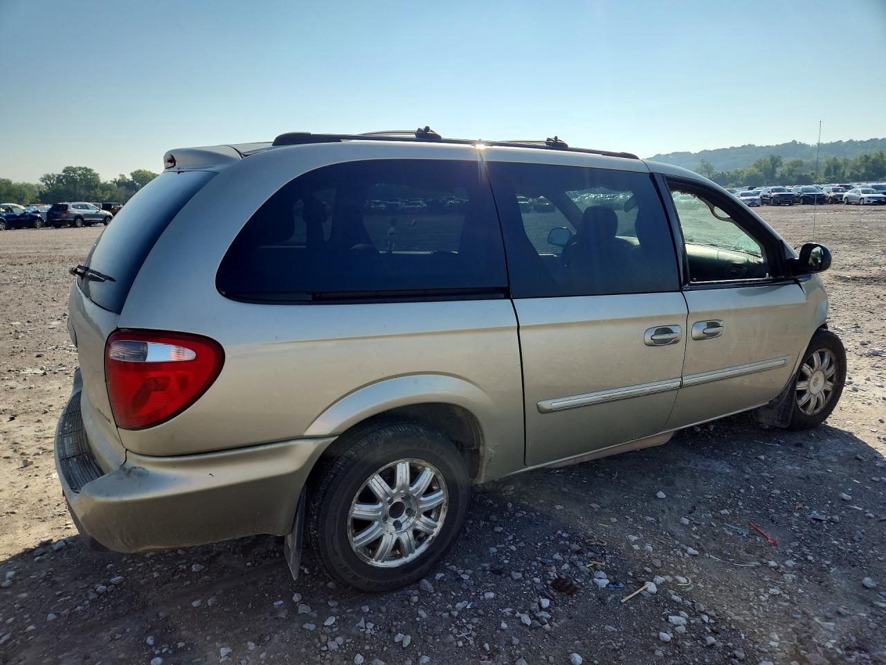 2005 Chrysler Town & Country Touring Beige vin: 2C4GP54LX5R490813