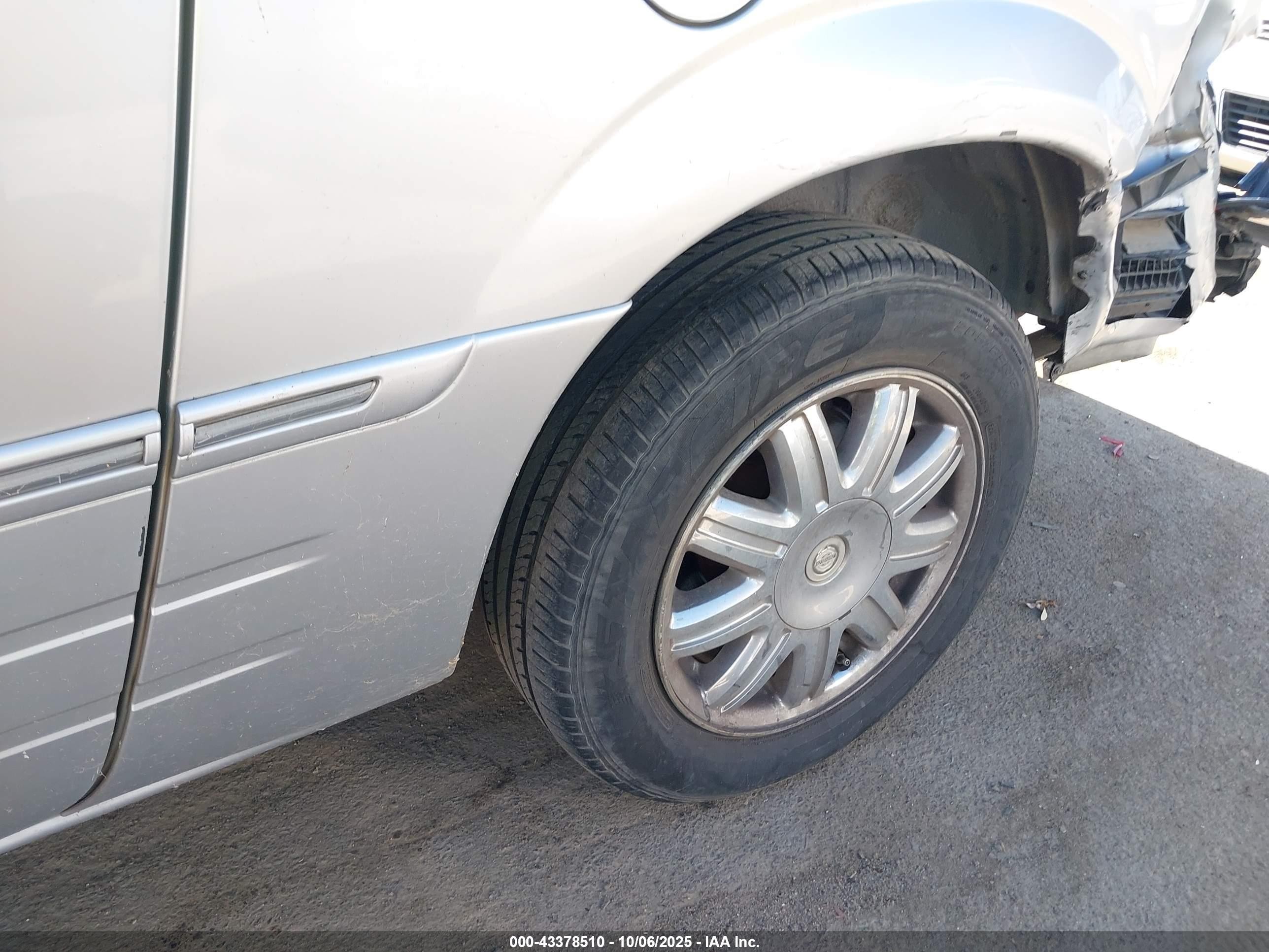 2005 Chrysler Town & Country Limited Серебряный vin: 2C4GP64L05R213951