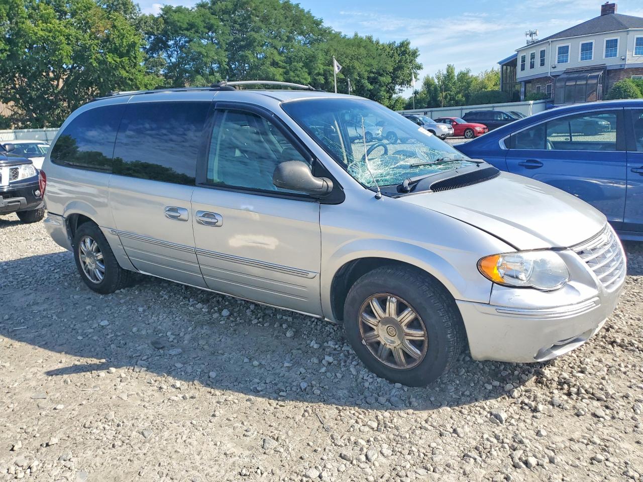 2005 Chrysler Town & Country Limited Silver vin: 2C4GP64L15R233383