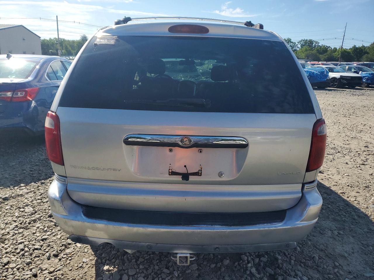 2005 Chrysler Town & Country Limited Silver vin: 2C4GP64L15R233383