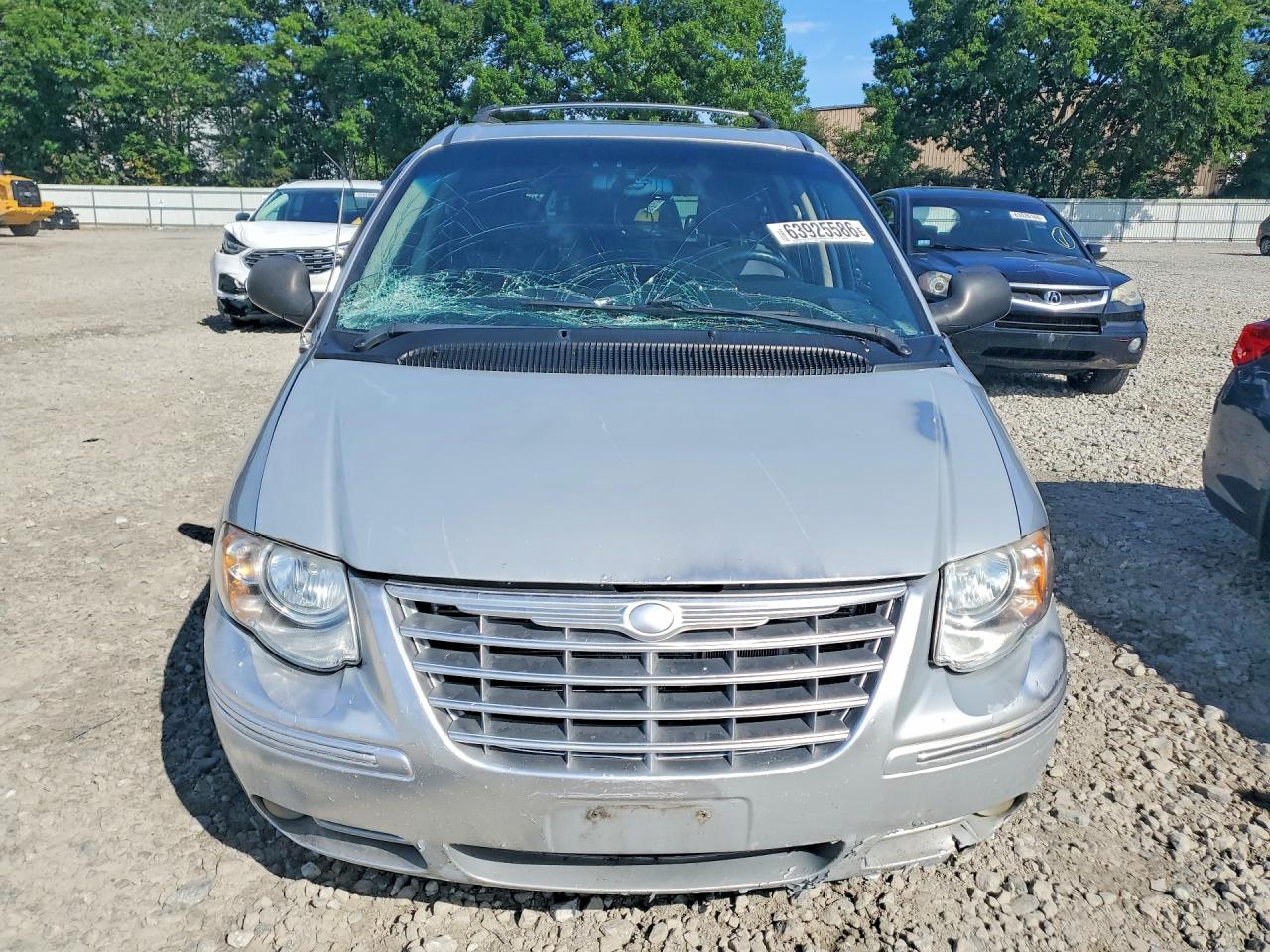 2005 Chrysler Town & Country Limited Silver vin: 2C4GP64L15R233383