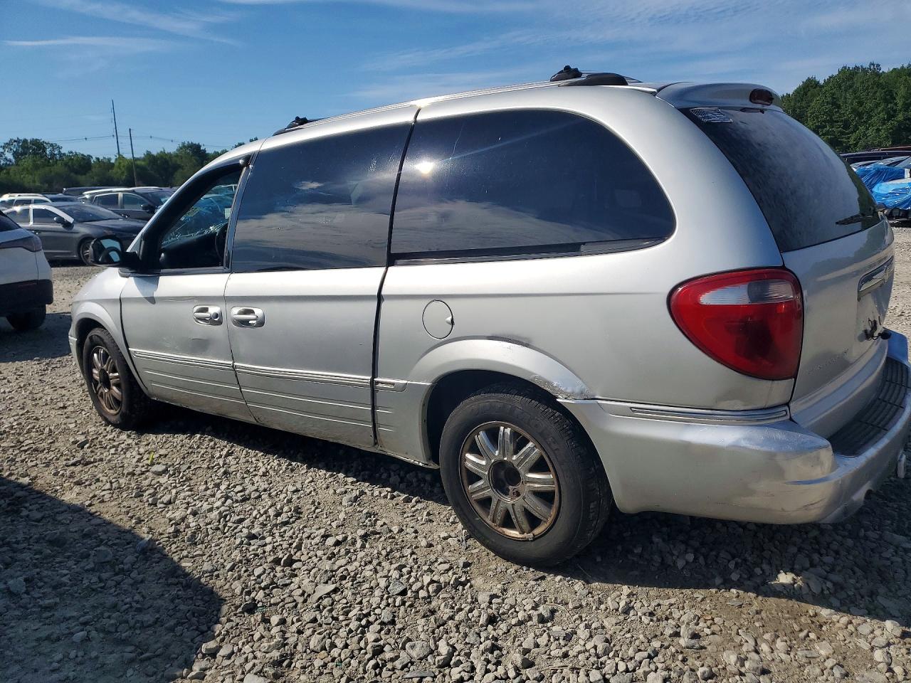 2005 Chrysler Town & Country Limited Silver vin: 2C4GP64L15R233383