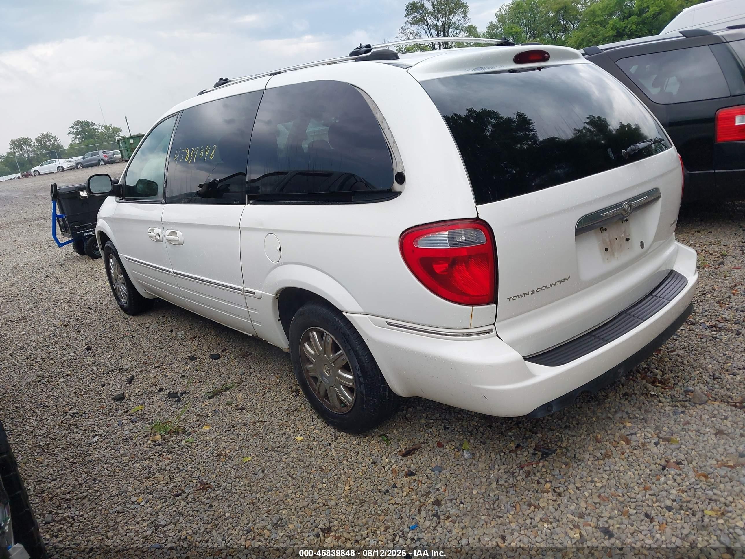 2005 Chrysler Town & Country Limited Белый vin: 2C4GP64L55R218515