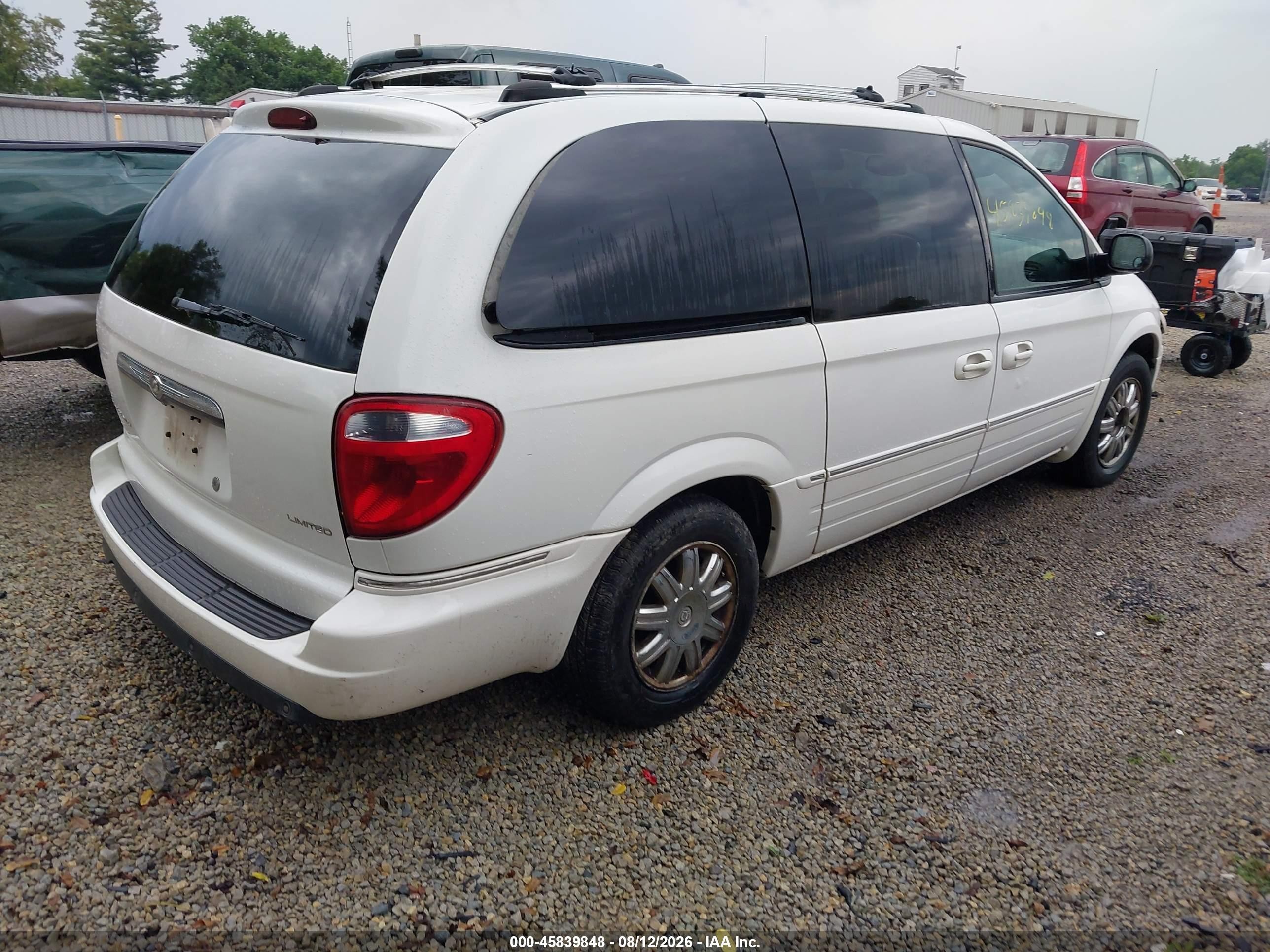 2005 Chrysler Town & Country Limited Белый vin: 2C4GP64L55R218515