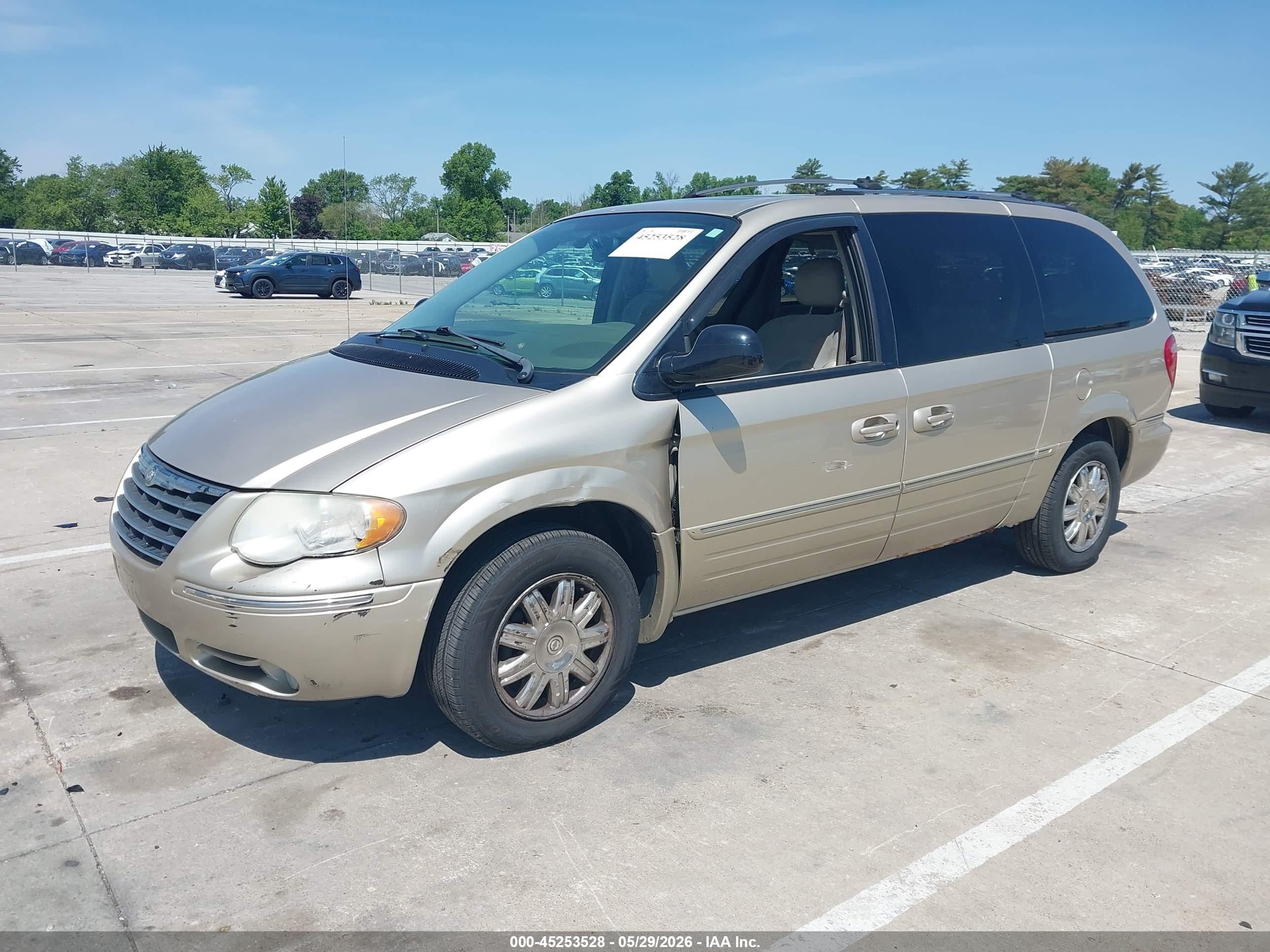 2005 Chrysler Town & Country Limited Желто-коричневый vin: 2C4GP64L85R151795