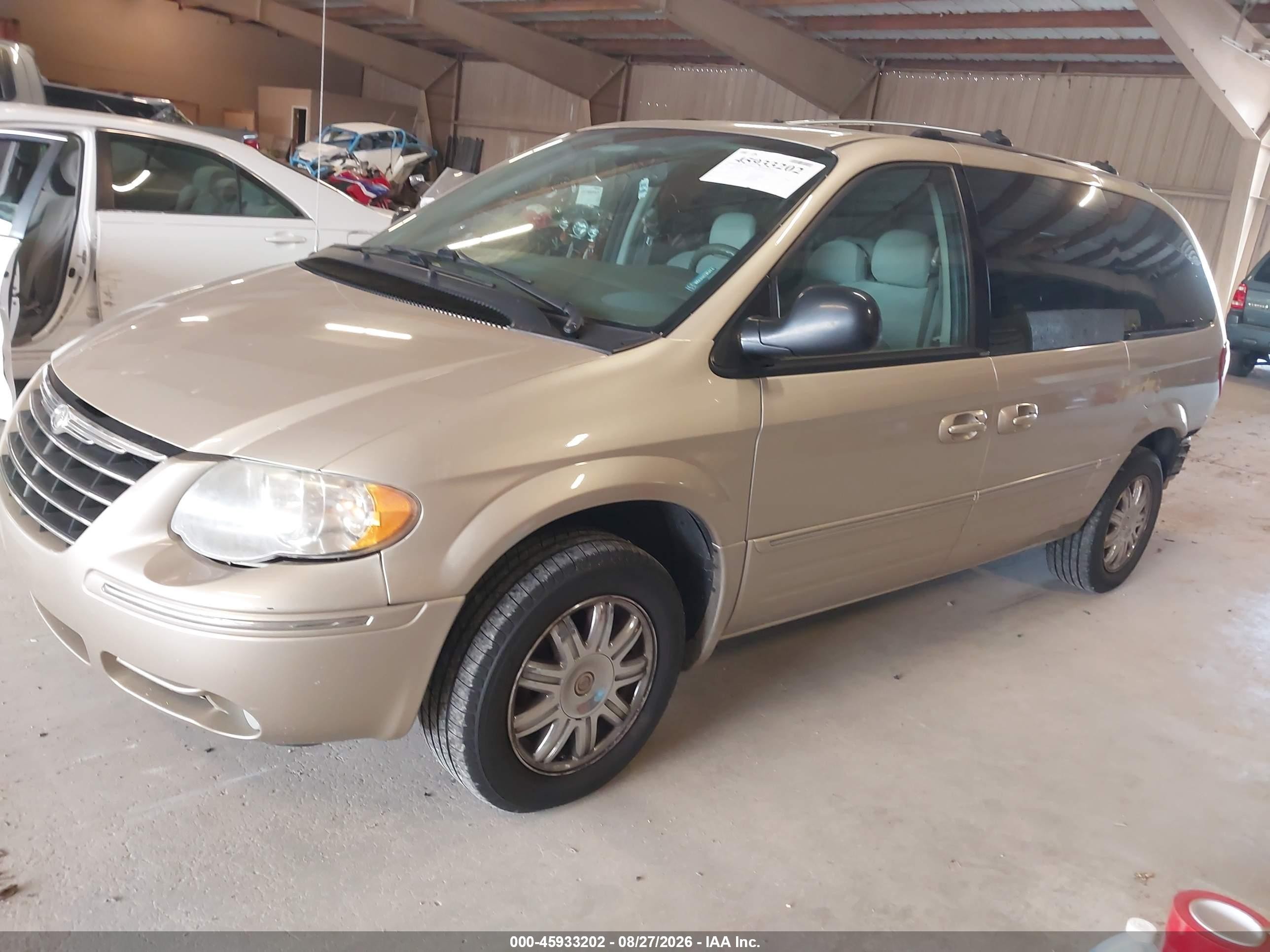 2005 Chrysler Town & Country Limited Beige vin: 2C4GP64L85R267451