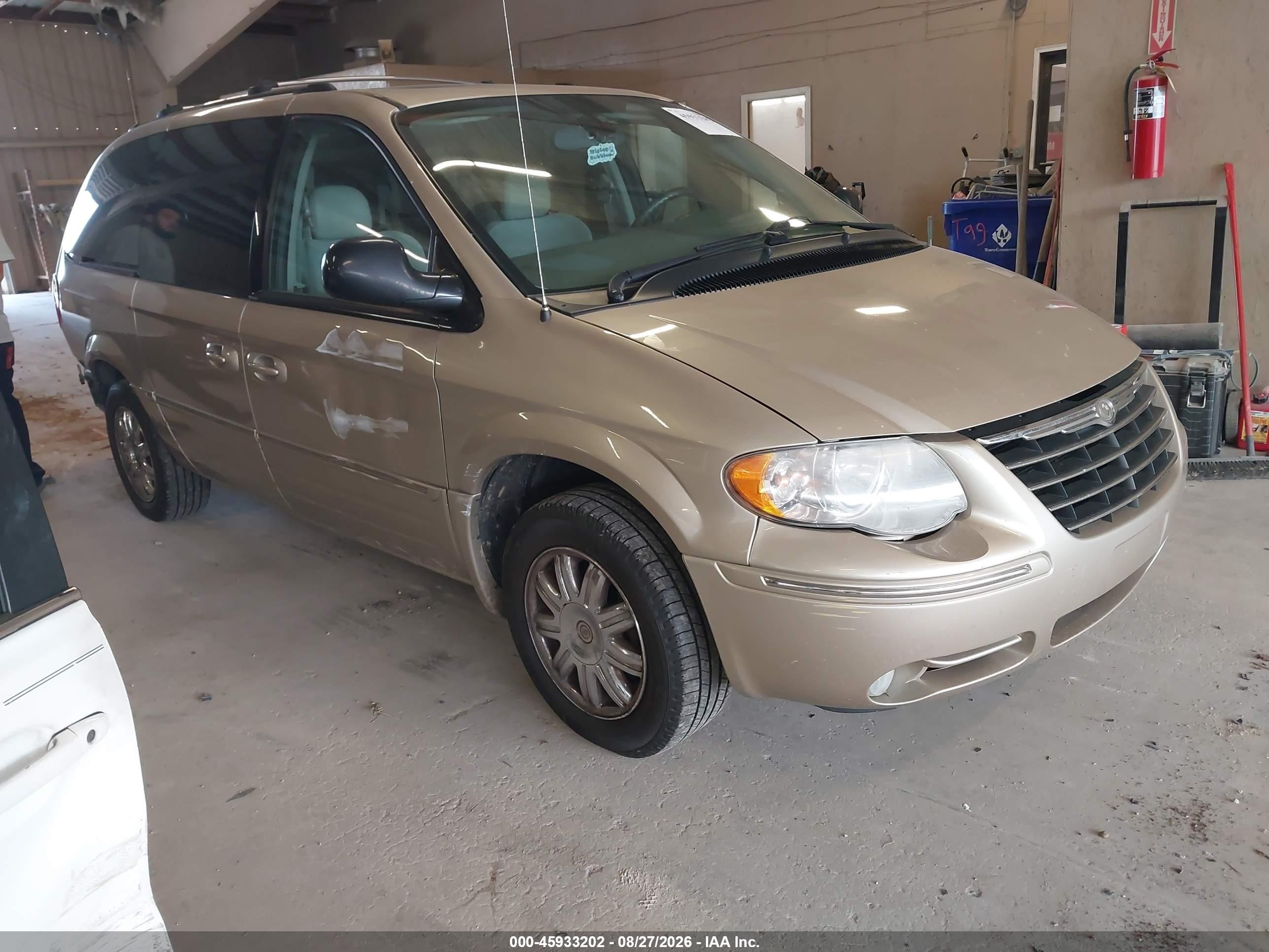 2005 Chrysler Town & Country Limited Beige vin: 2C4GP64L85R267451