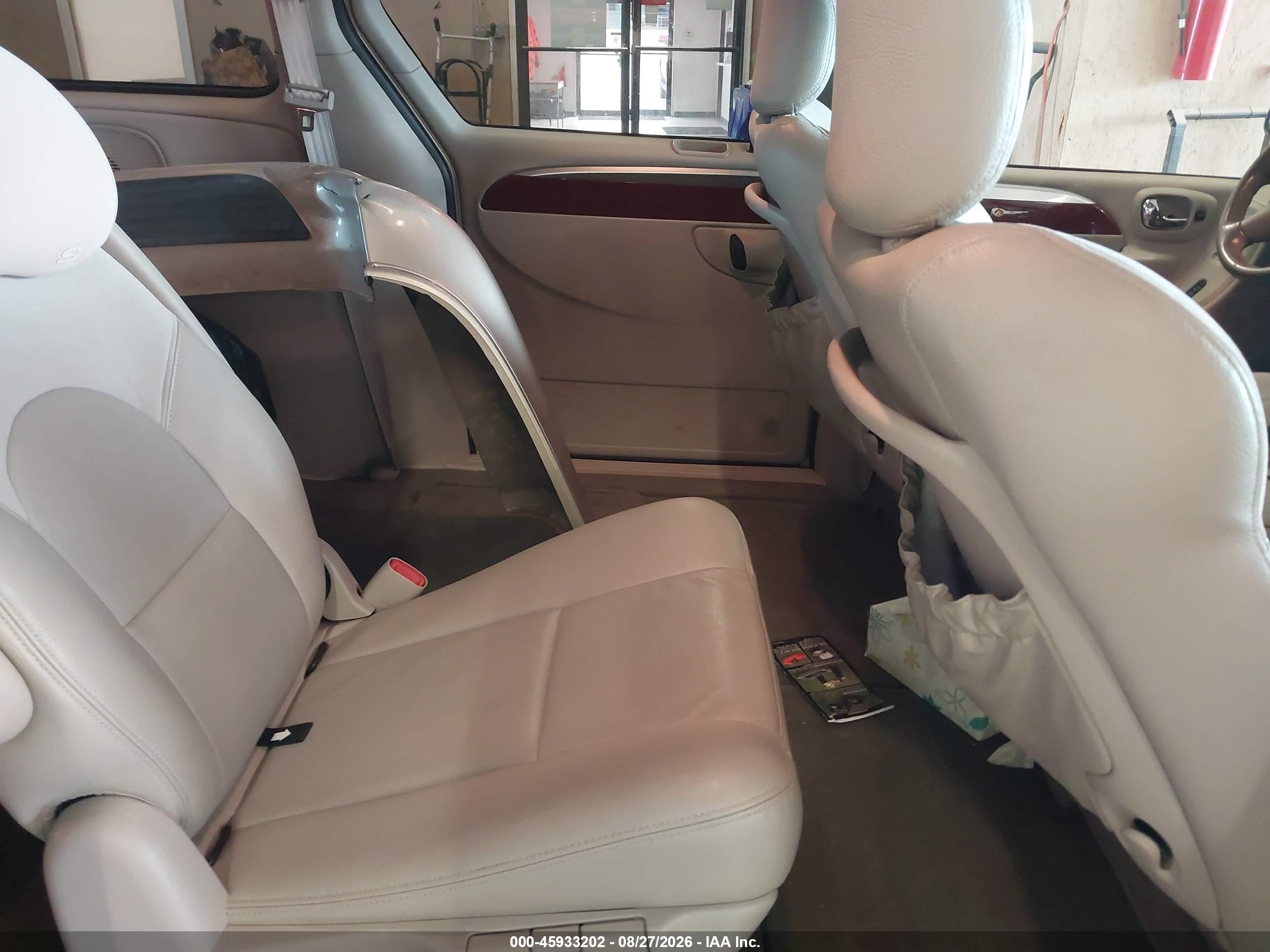 2005 Chrysler Town & Country Limited Beige vin: 2C4GP64L85R267451