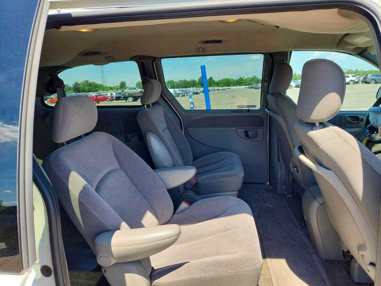 2001 Chrysler Town & Country Ex Белый vin: 2C4GP74L01R281585