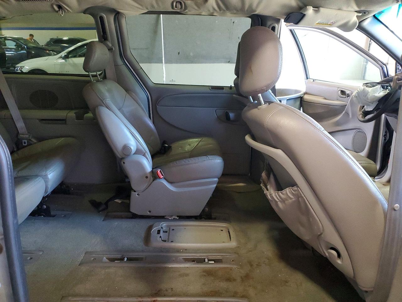 2002 Chrysler Town & Country Ex Silver vin: 2C4GP74L42R762537