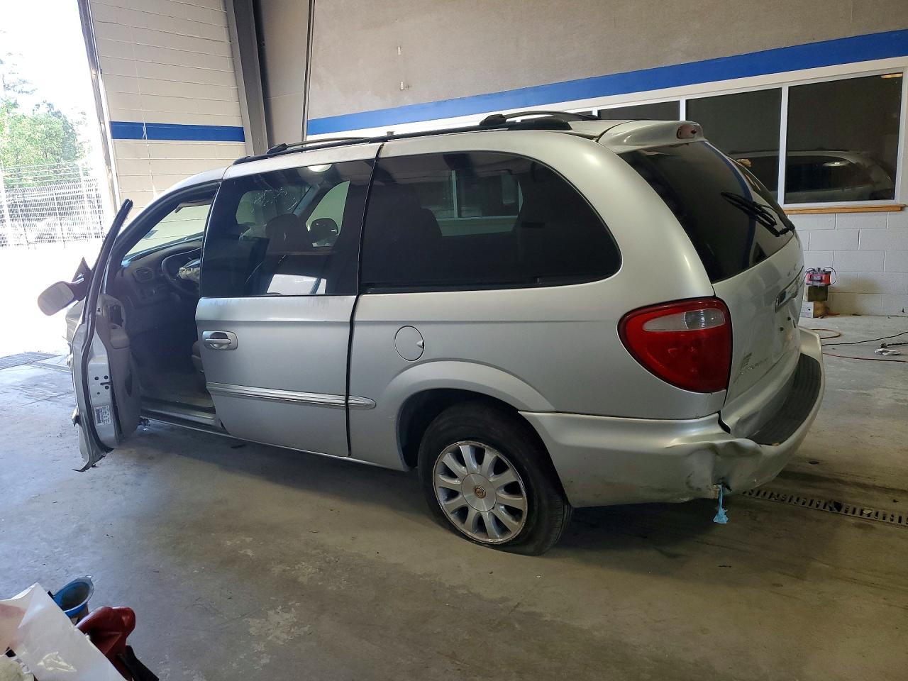 2002 Chrysler Town & Country Ex Silver vin: 2C4GP74L42R762537