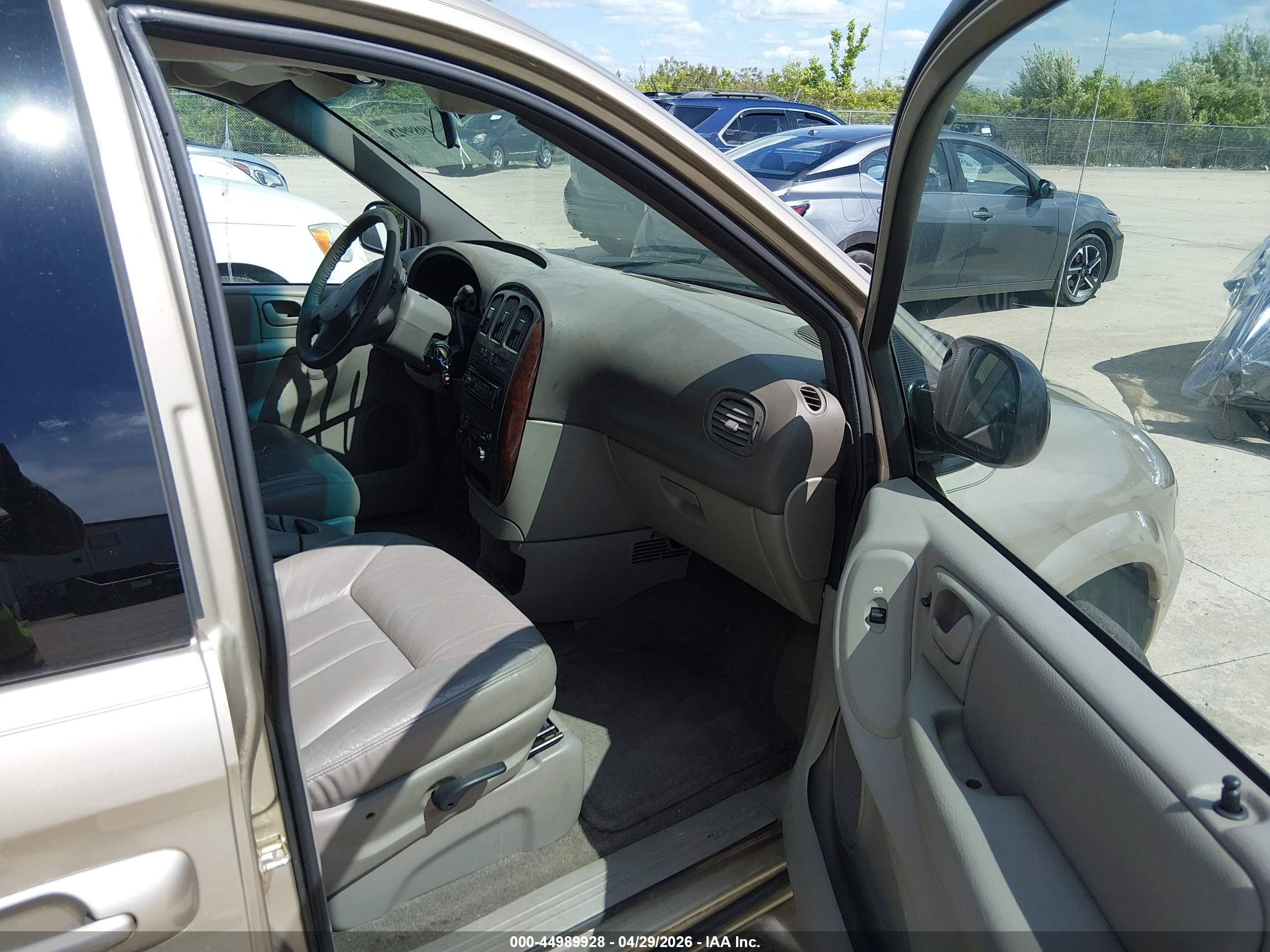2003 Chrysler Town & Country Ex Gold vin: 2C4GP74L63R124985