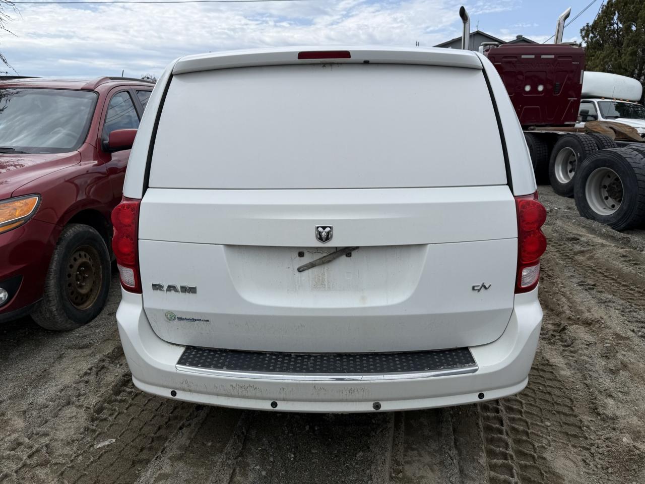 2014 Ram Tradesman White vin: 2C4JRGAG2ER177418