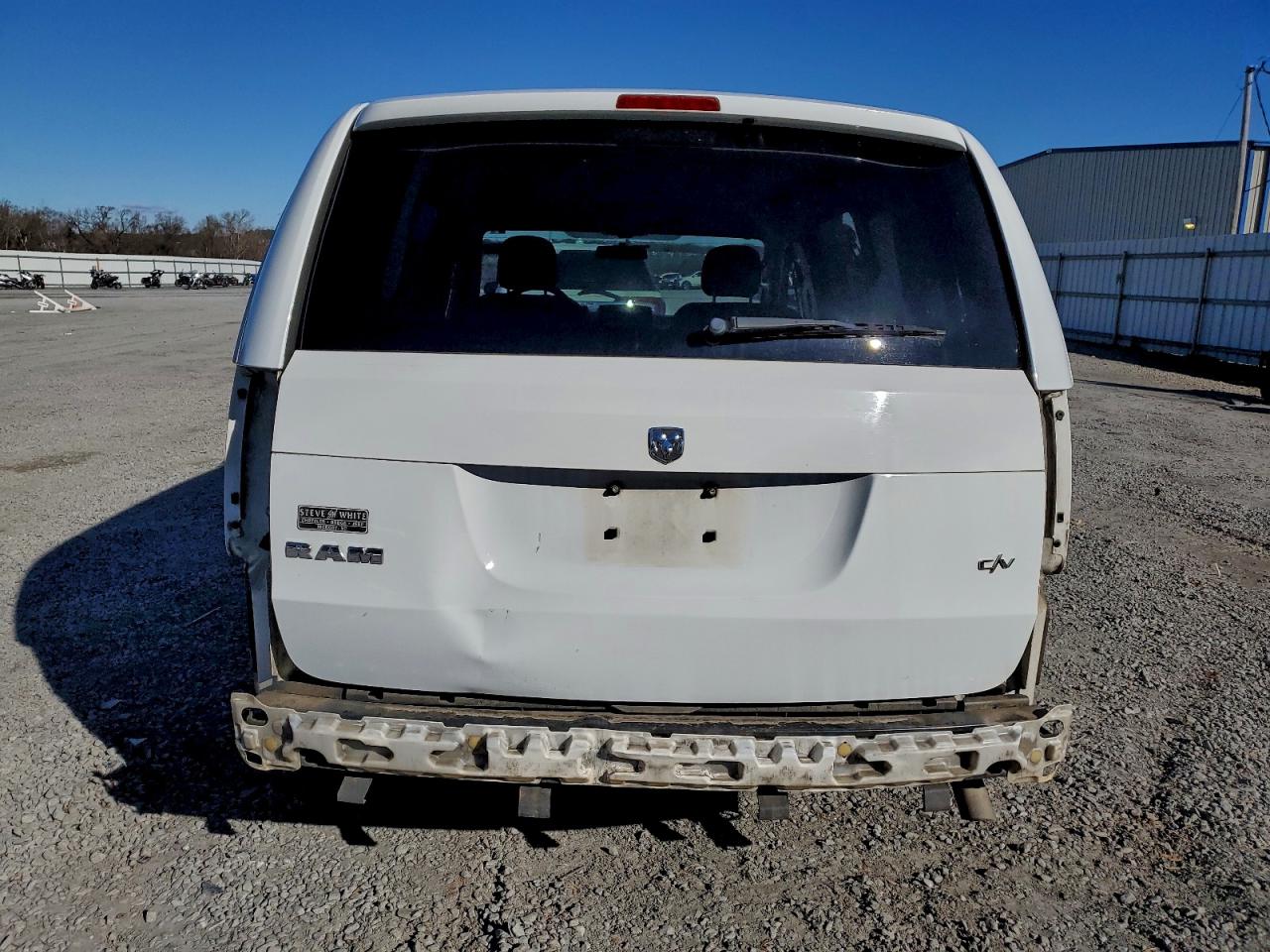 2015 Ram Tradesman Белый vin: 2C4JRGAG4FR530713