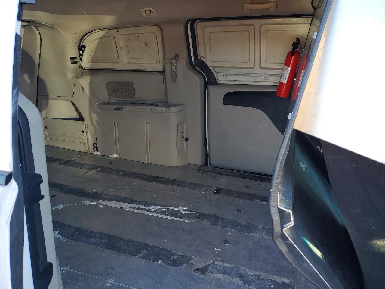 2015 Ram Tradesman White vin: 2C4JRGAG6FR681083
