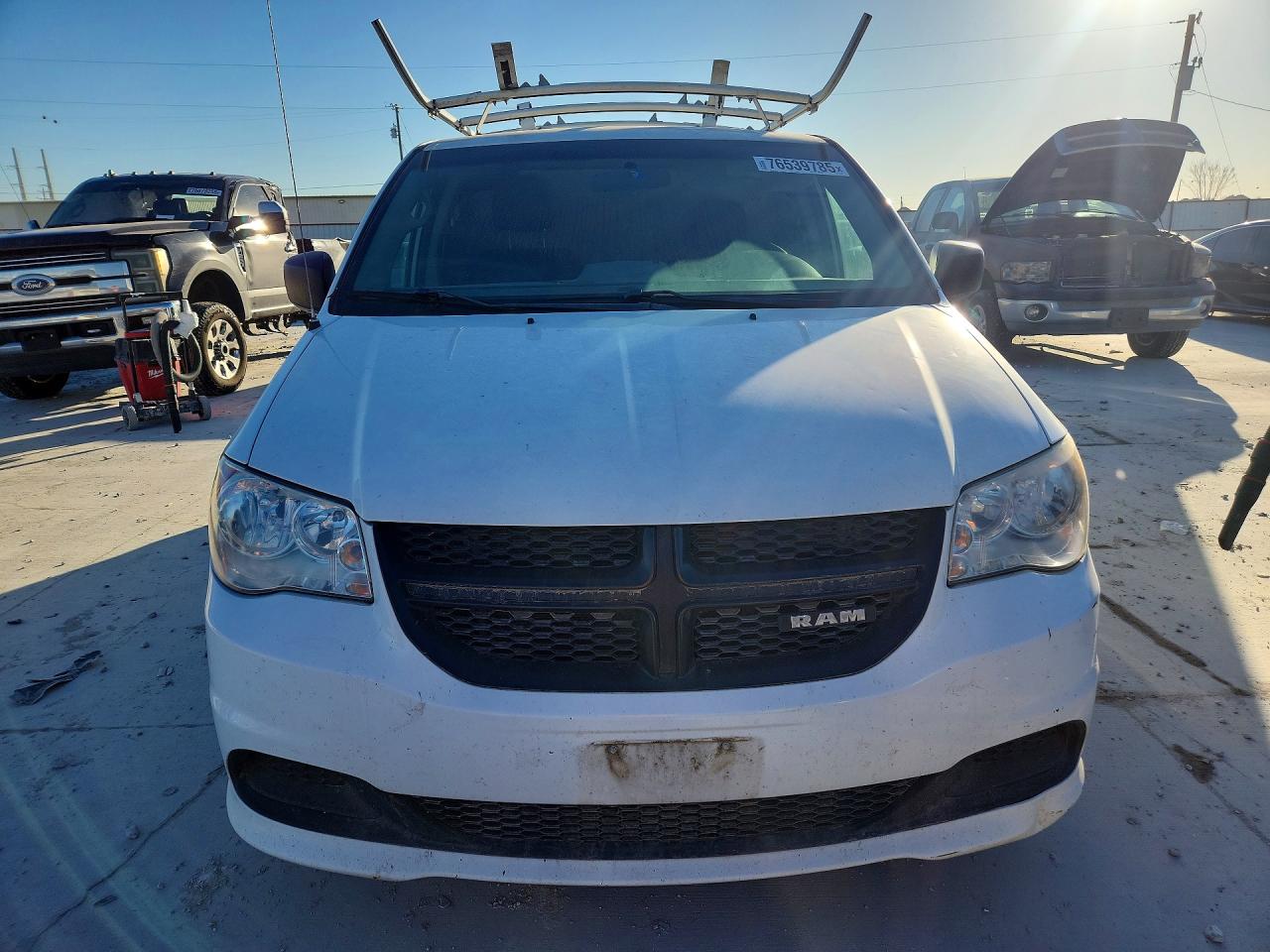 2015 Ram Tradesman Белый vin: 2C4JRGAG7FR681500
