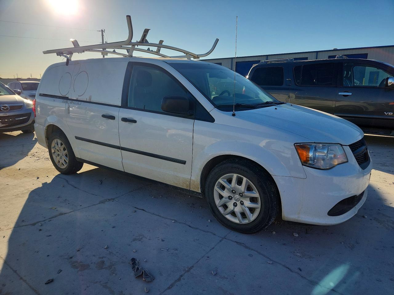 2015 Ram Tradesman Белый vin: 2C4JRGAG7FR681500