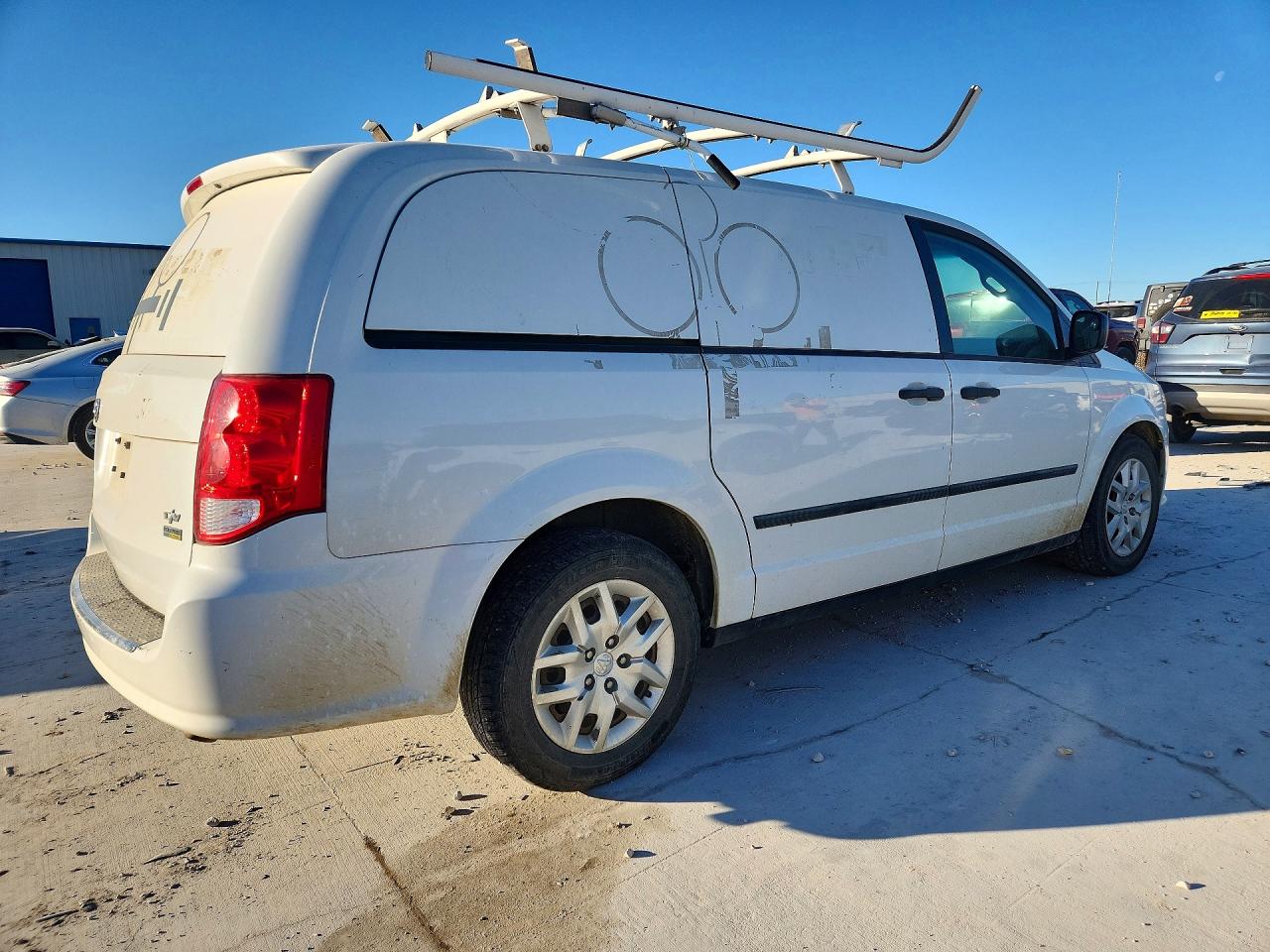 2015 Ram Tradesman Белый vin: 2C4JRGAG7FR681500