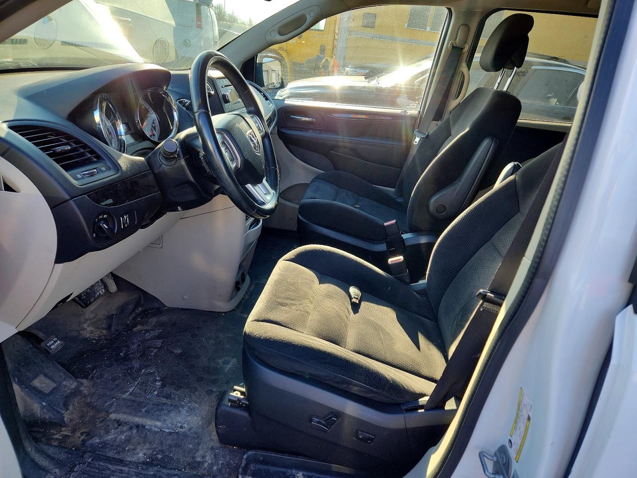 2015 Ram Tradesman Белый vin: 2C4JRGAG9FR532005