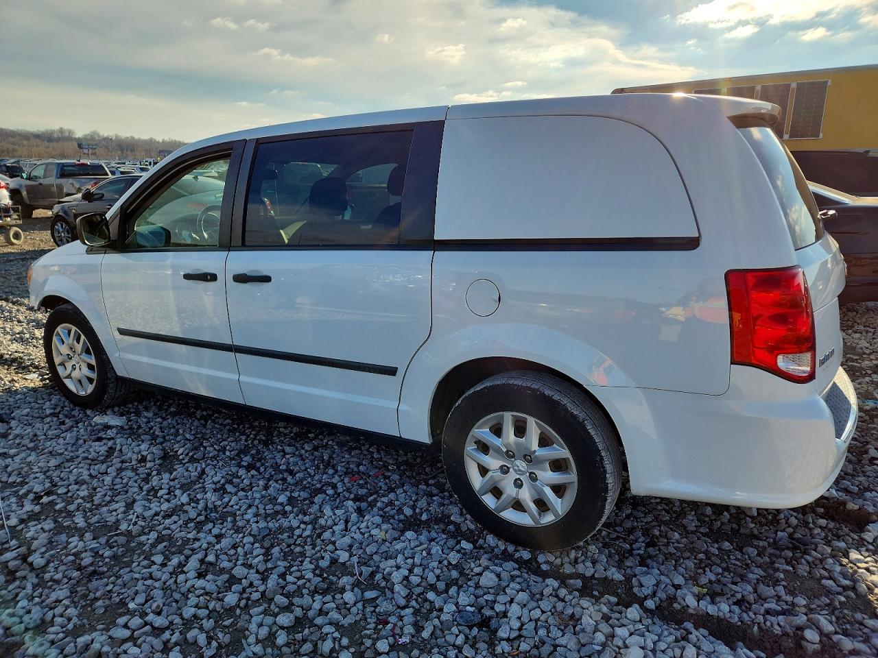 2015 Ram Tradesman Белый vin: 2C4JRGAG9FR532005