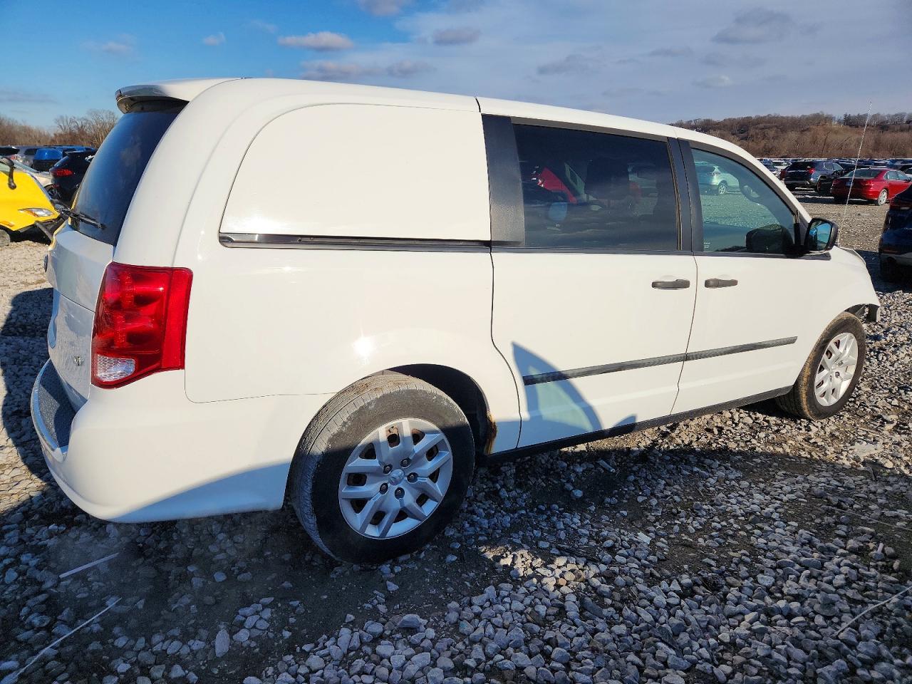 2015 Ram Tradesman Белый vin: 2C4JRGAG9FR532005