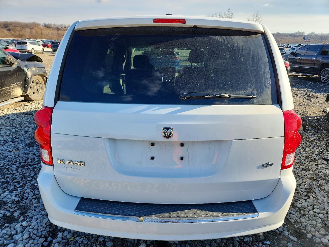 2015 Ram Tradesman Белый vin: 2C4JRGAG9FR532005
