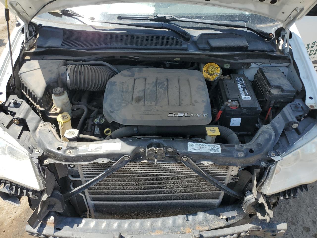 2015 Ram Tradesman    White vin: 2C4JRGAGXFR568222