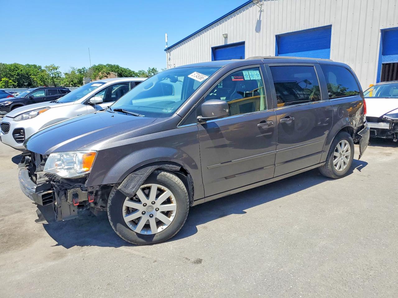 2015 Chrysler Town & Country Lx Серый vin: 2C4RC1AG2FR675363