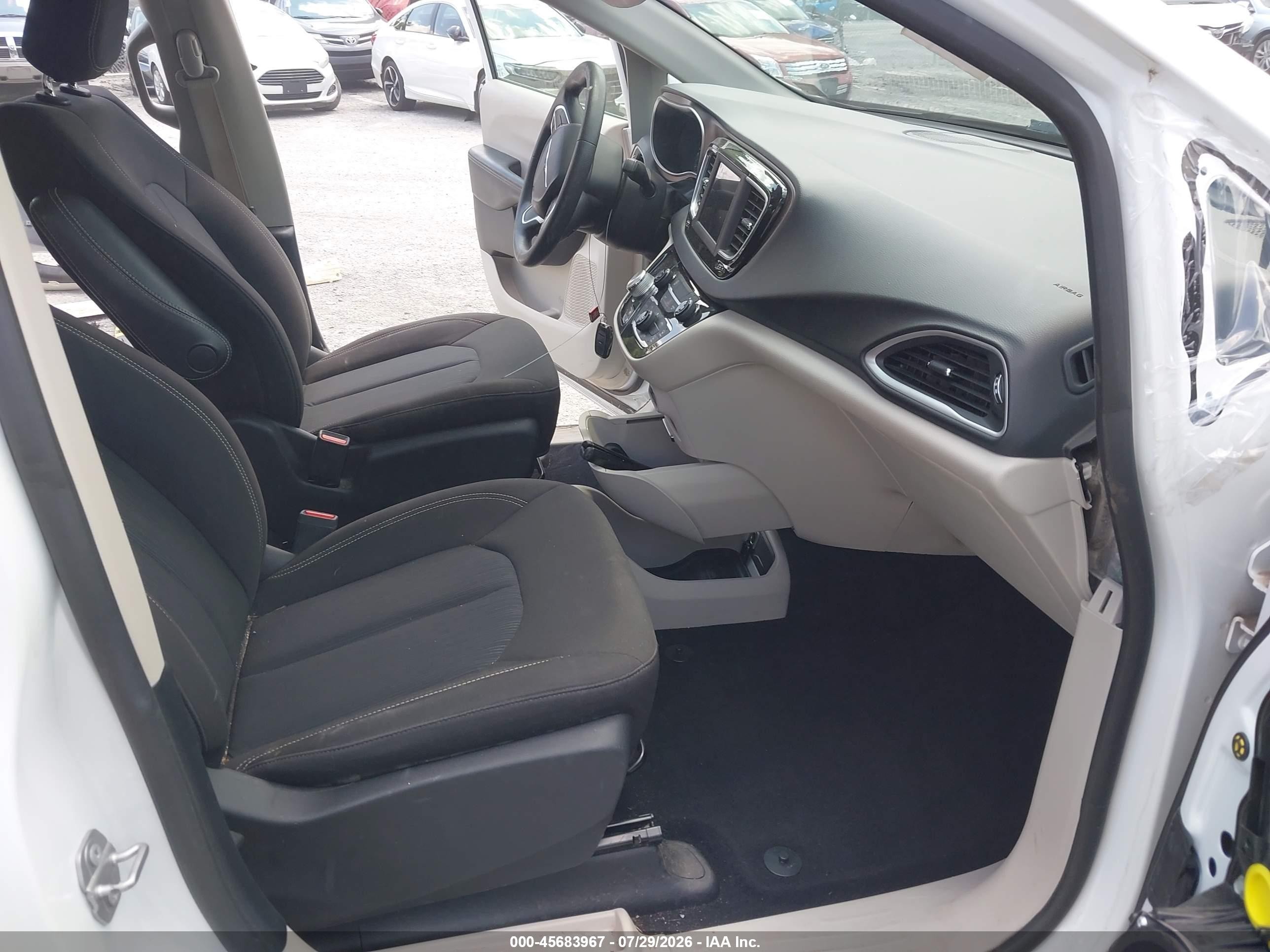 2020 Chrysler Voyager L White vin: 2C4RC1AG2LR146247