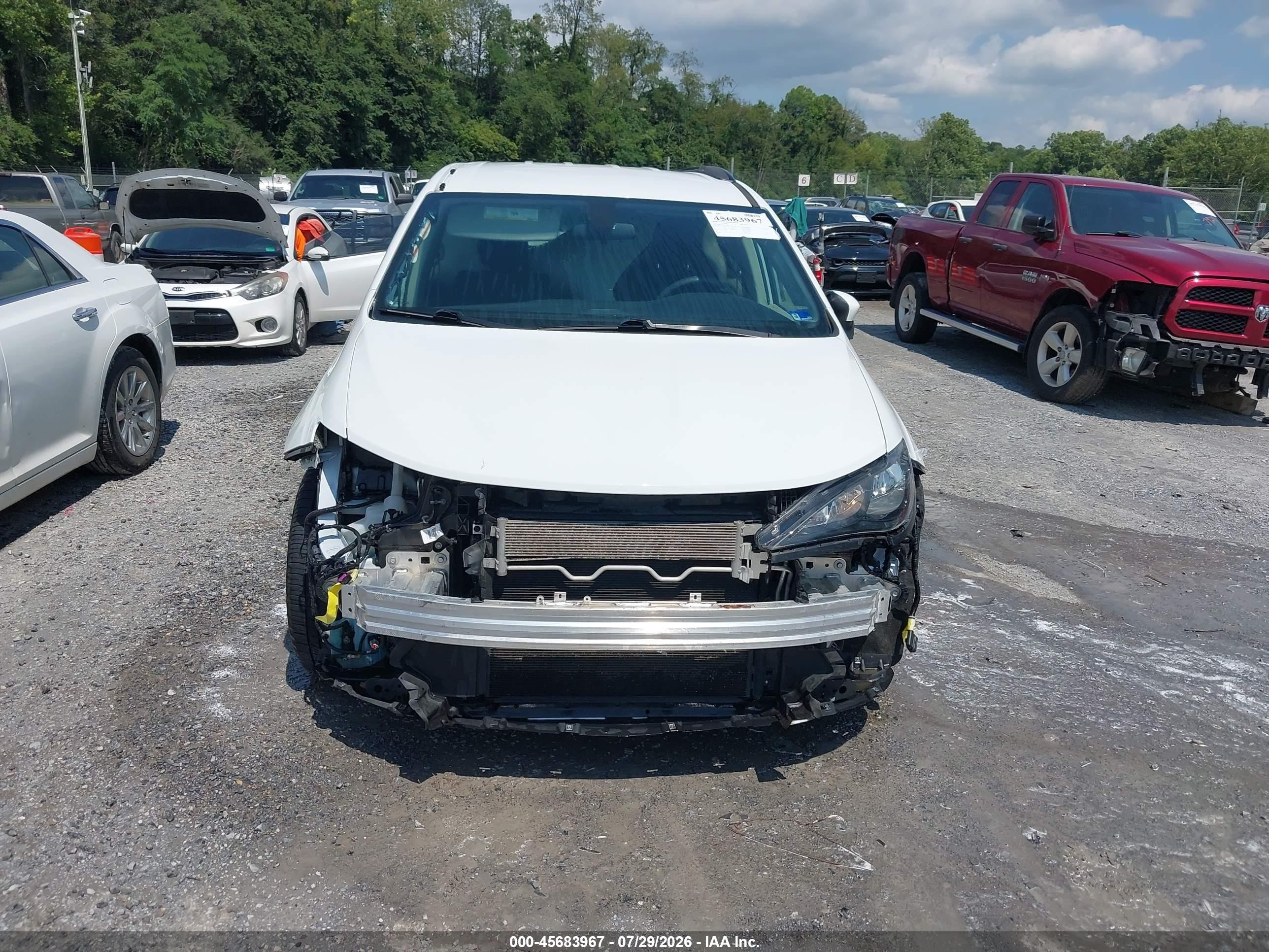 2020 Chrysler Voyager L White vin: 2C4RC1AG2LR146247