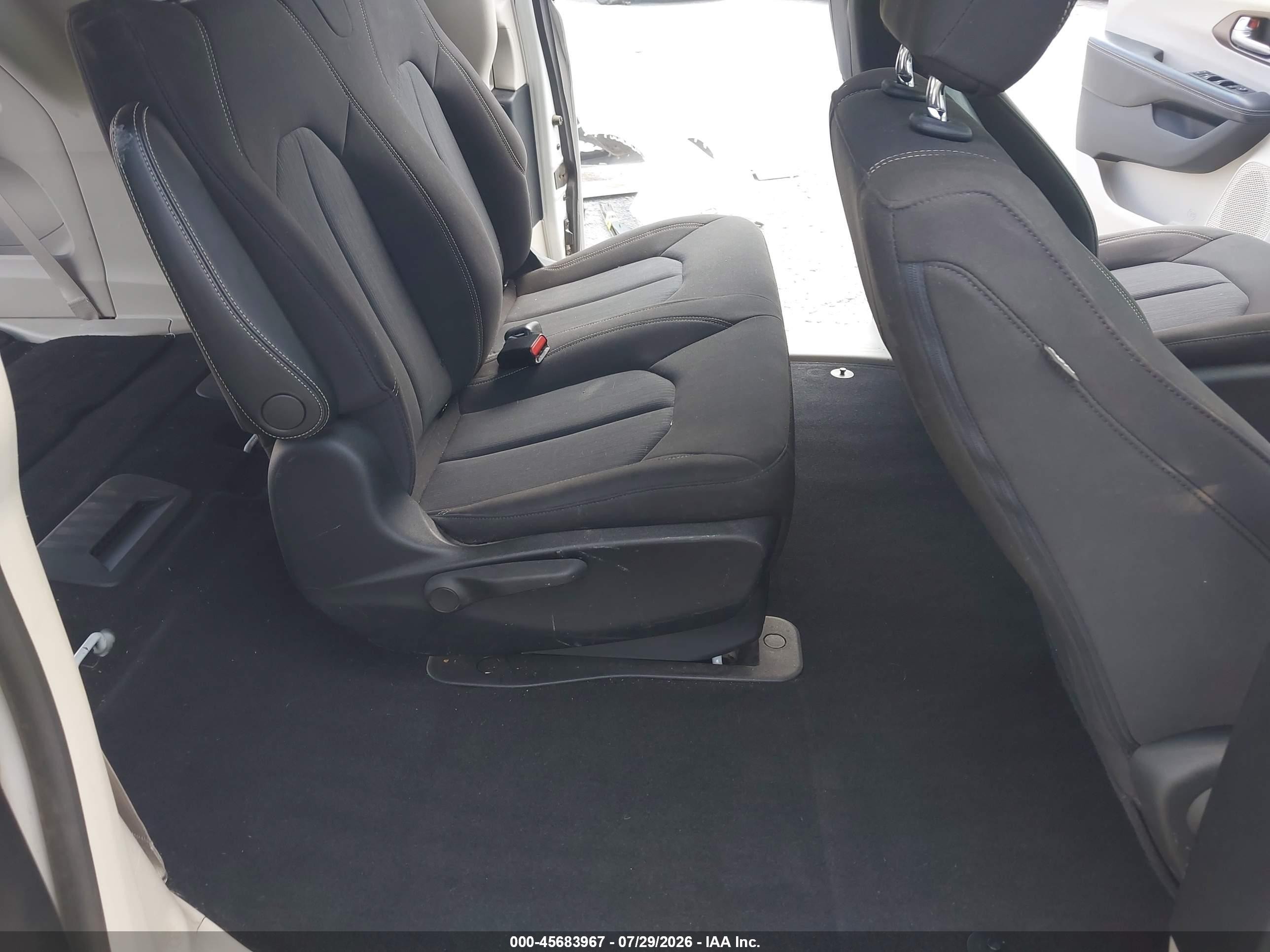2020 Chrysler Voyager L White vin: 2C4RC1AG2LR146247