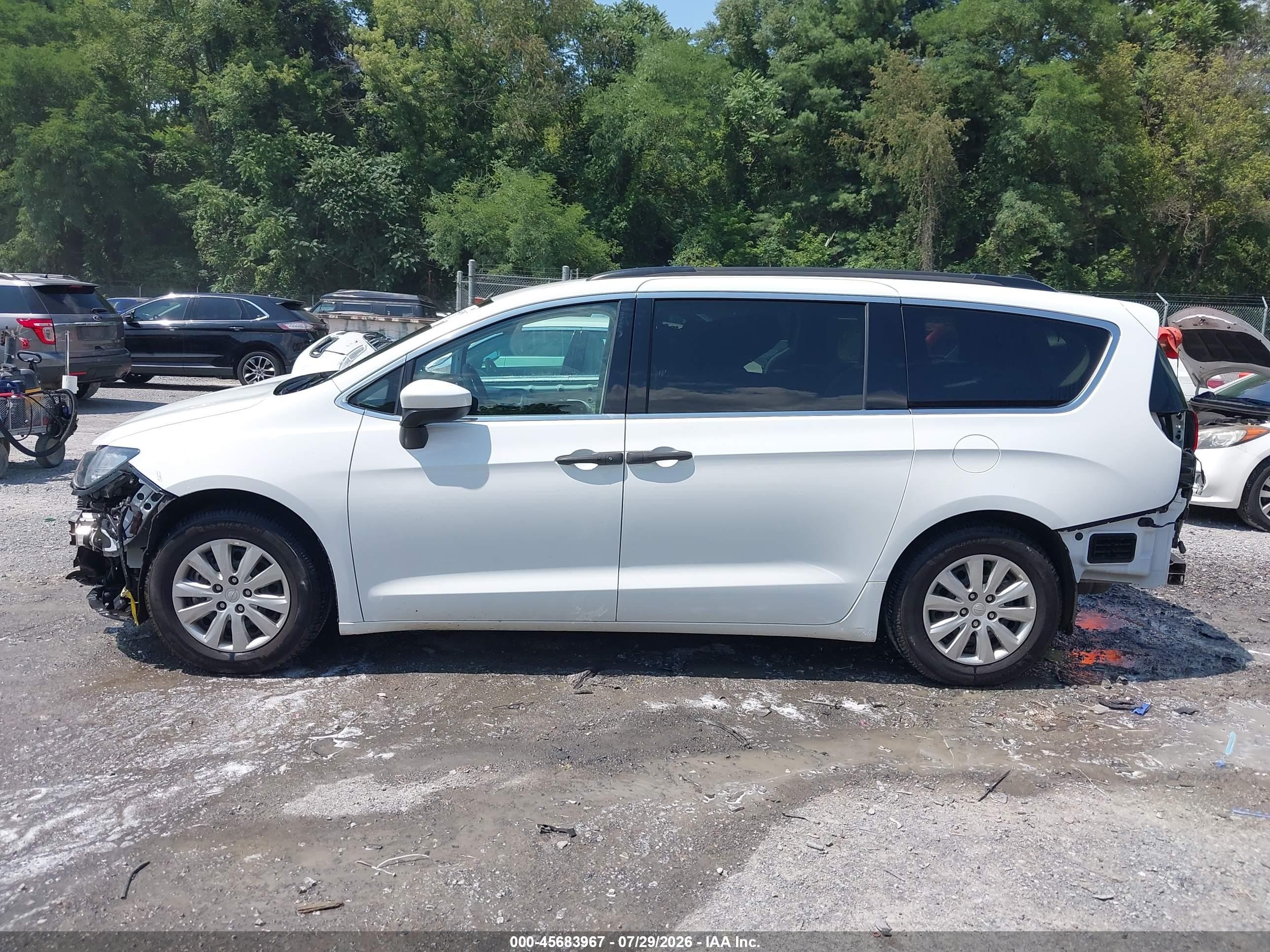 2020 Chrysler Voyager L White vin: 2C4RC1AG2LR146247