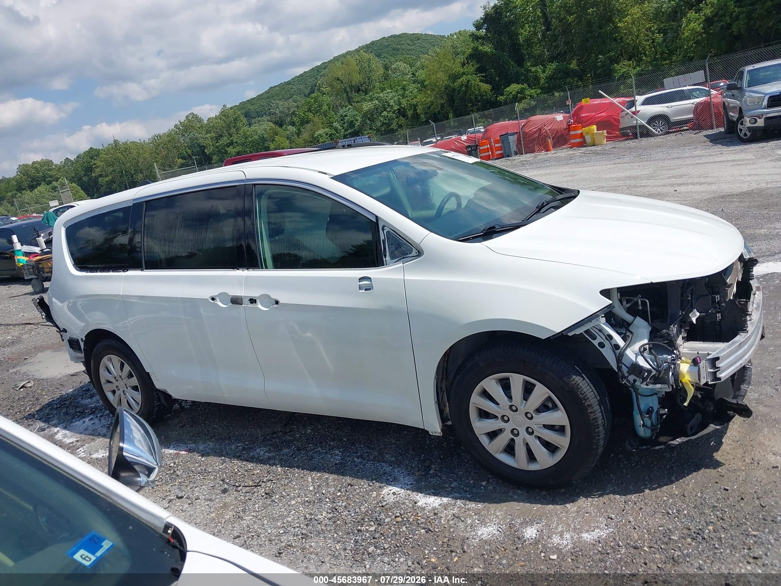 2020 Chrysler Voyager L White vin: 2C4RC1AG2LR146247