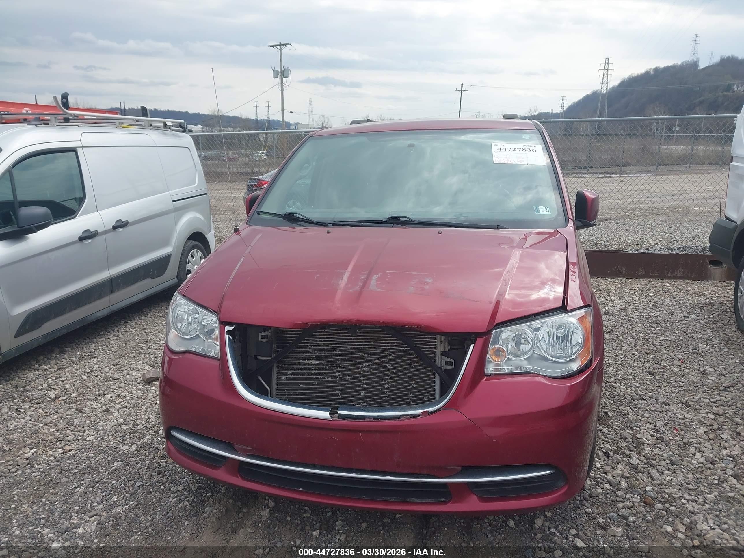 2015 Chrysler Town & Country Lx Red vin: 2C4RC1AG4FR727835