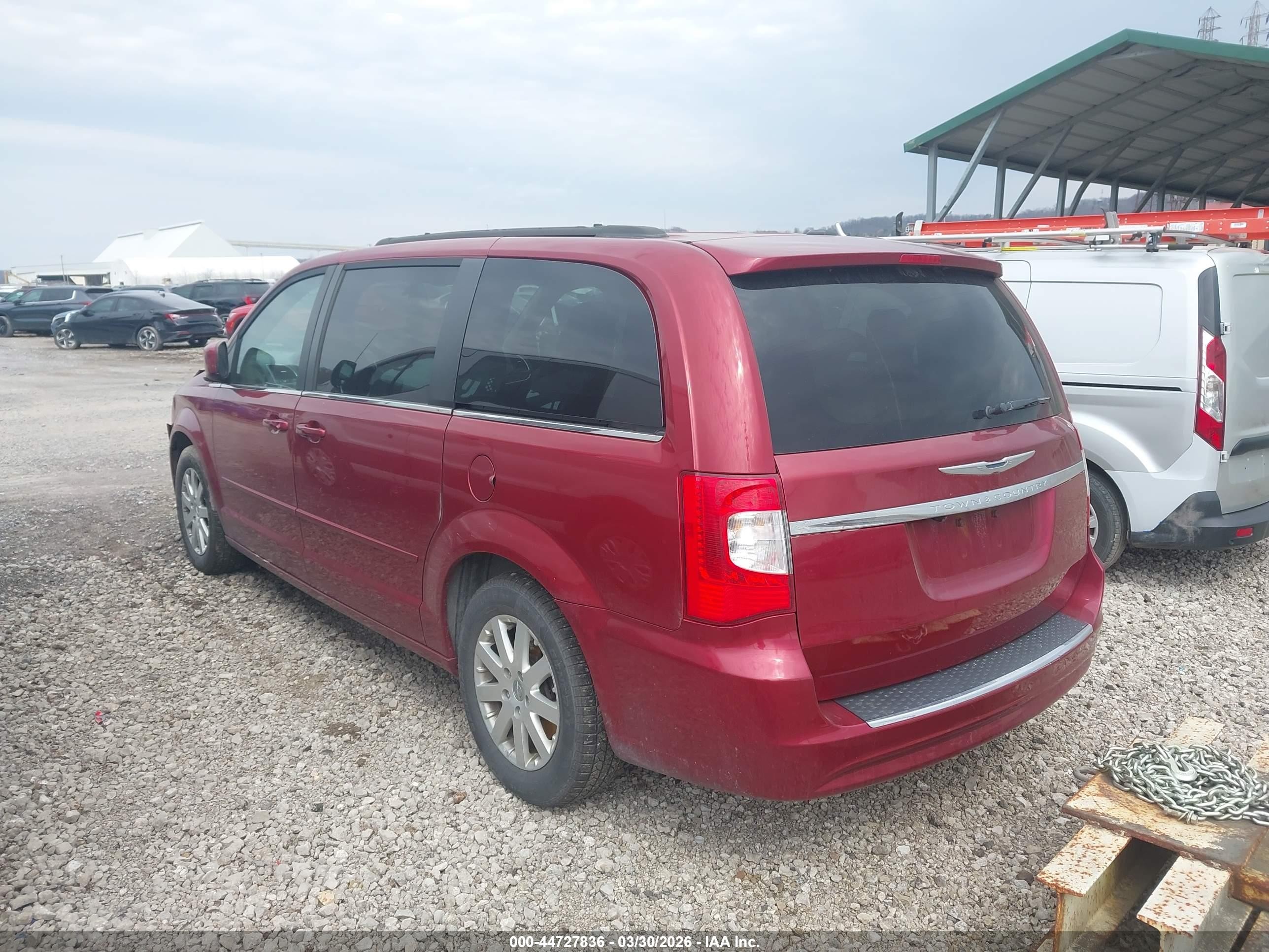 2015 Chrysler Town & Country Lx Red vin: 2C4RC1AG4FR727835