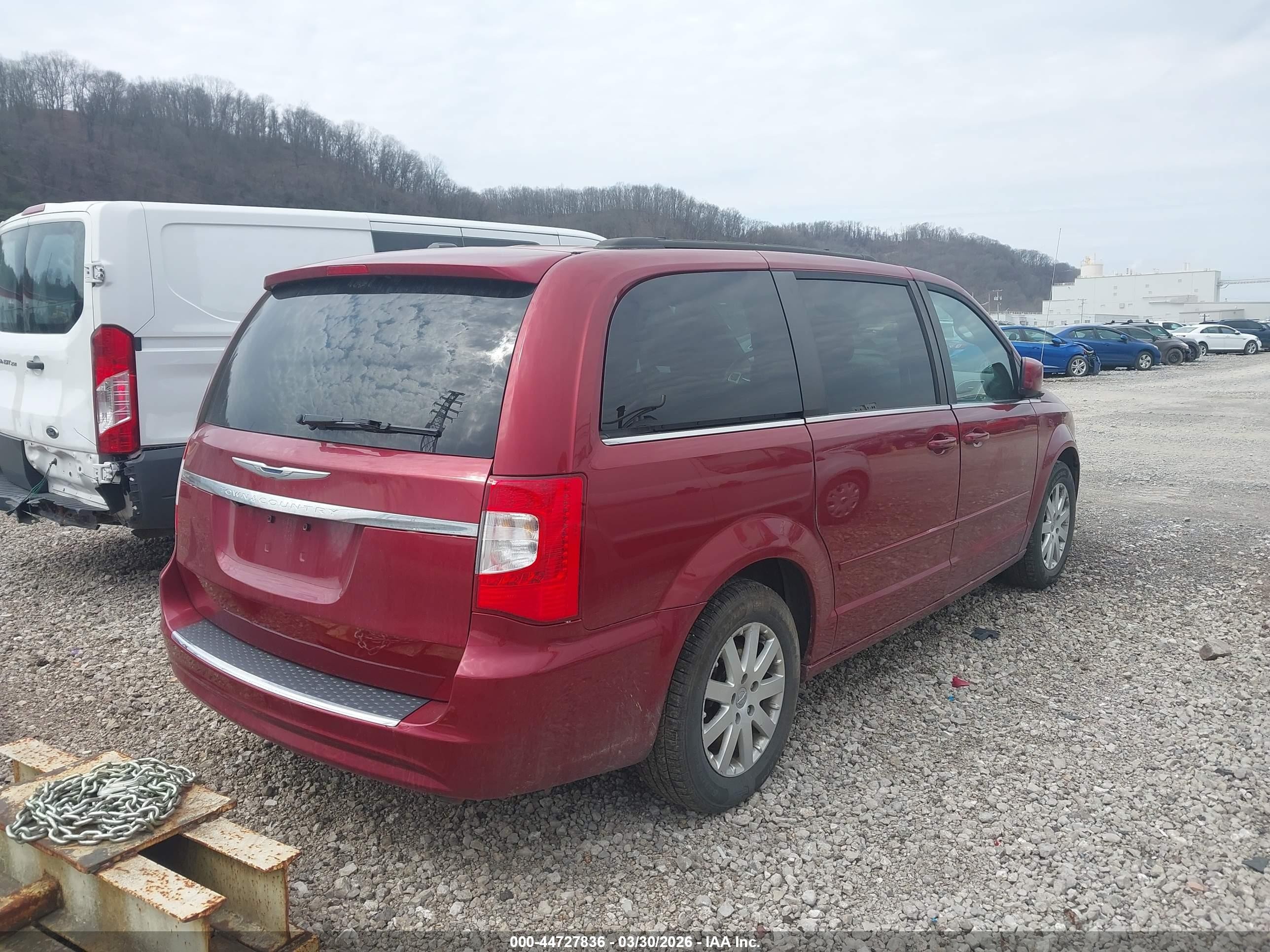 2015 Chrysler Town & Country Lx Red vin: 2C4RC1AG4FR727835