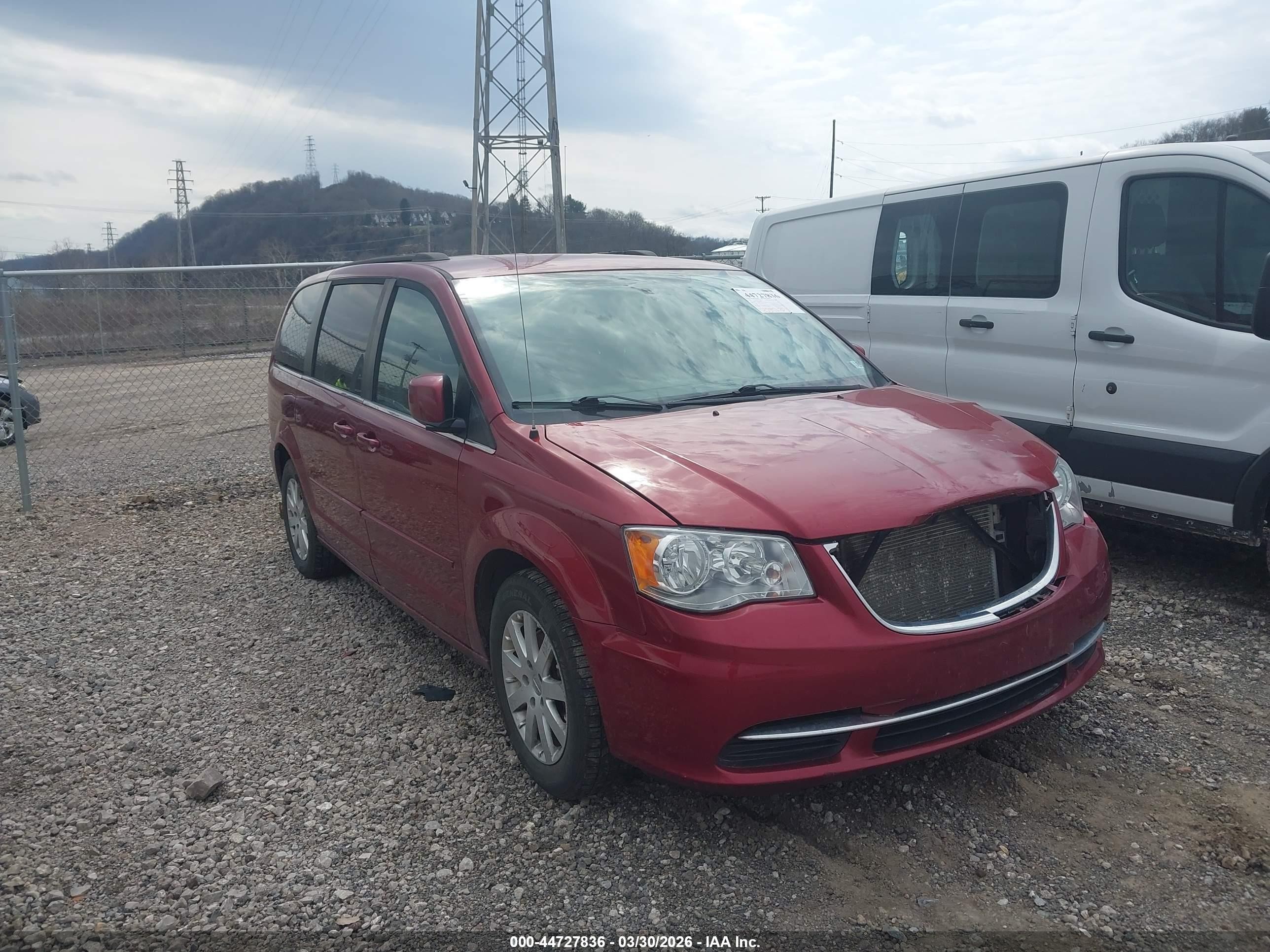 2015 Chrysler Town & Country Lx Red vin: 2C4RC1AG4FR727835