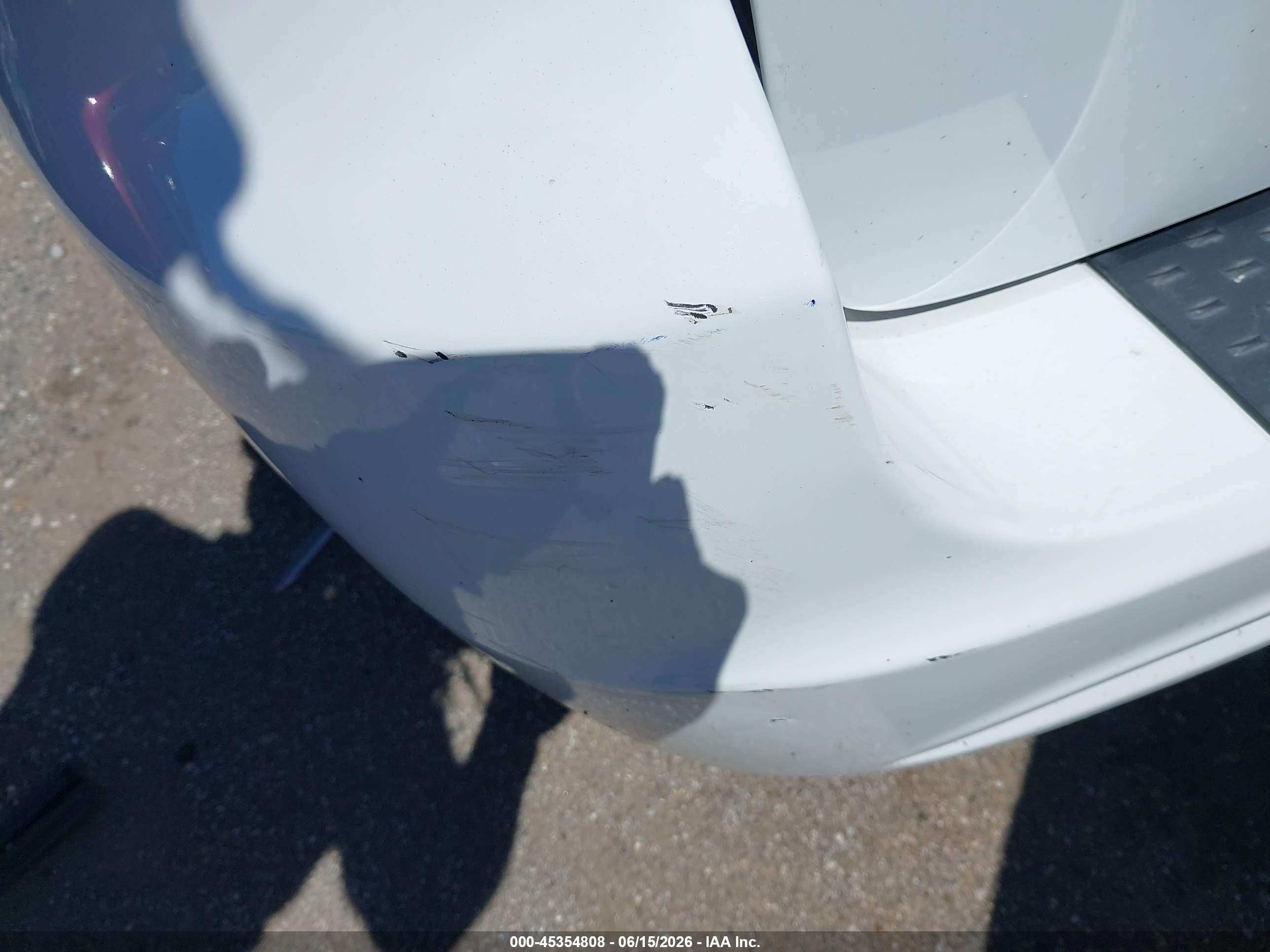 2015 Chrysler Town & Country Lx White vin: 2C4RC1AG7FR741695