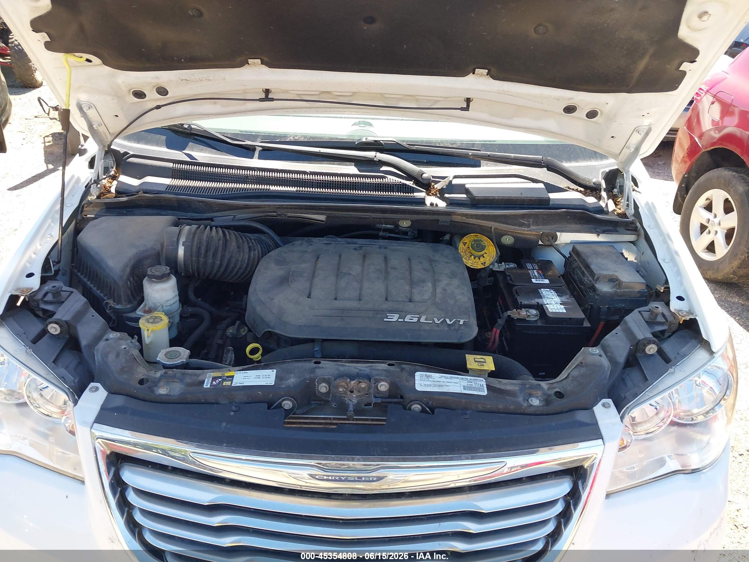 2015 Chrysler Town & Country Lx White vin: 2C4RC1AG7FR741695