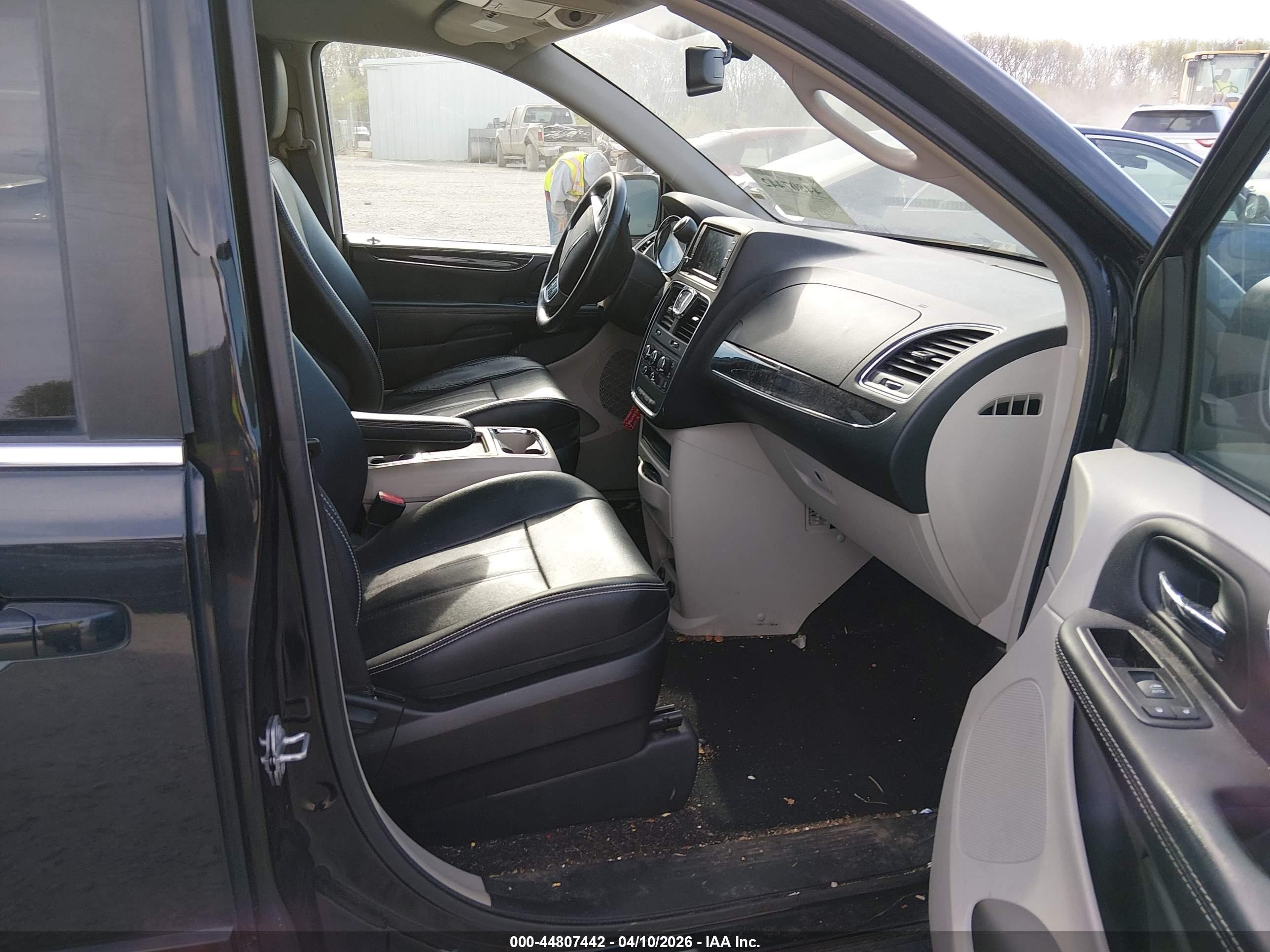 2015 Chrysler Town & Country Lx Black vin: 2C4RC1AG8FR698727